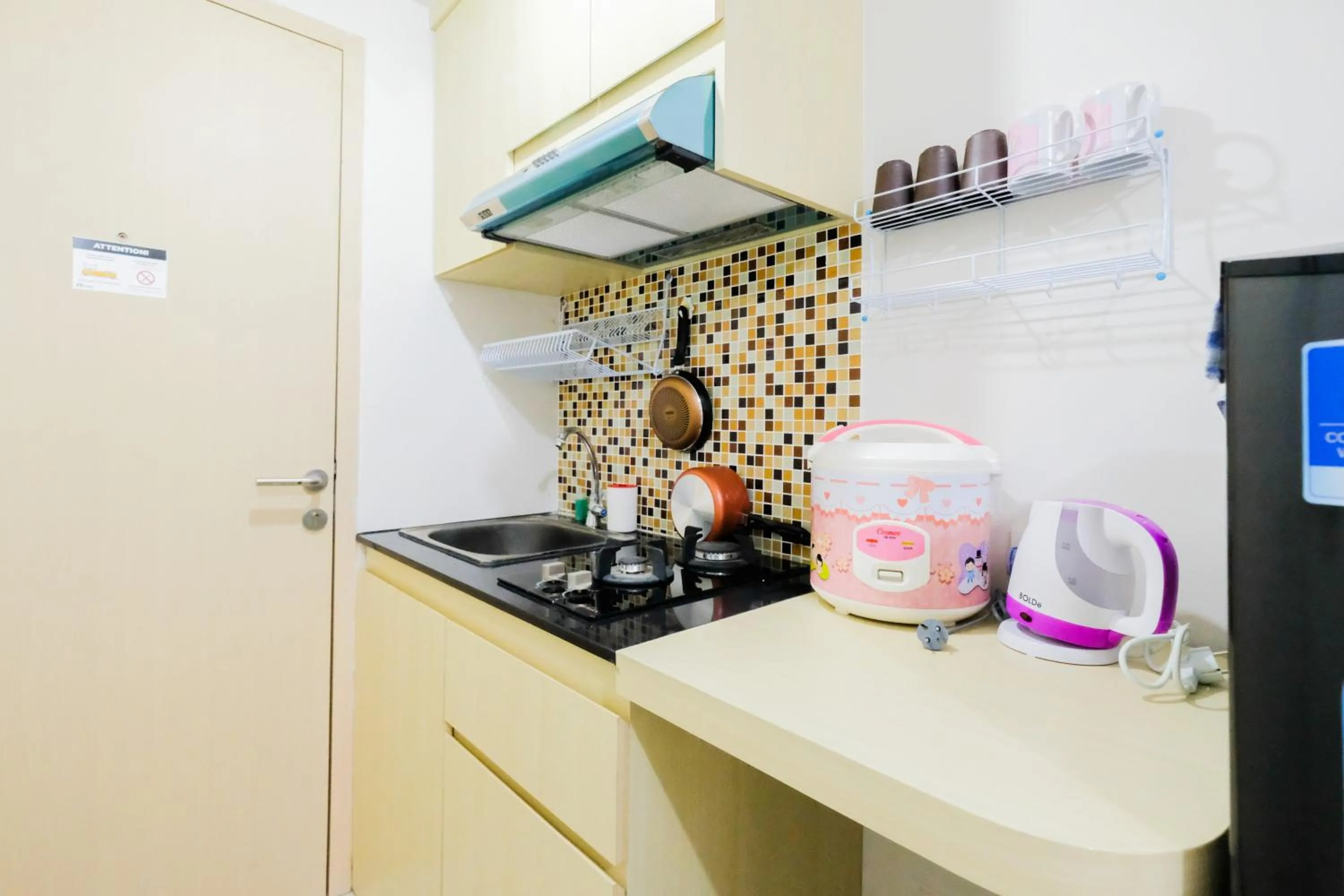 Simple Furnished Studio 19 Avenue Apartment By Travelio