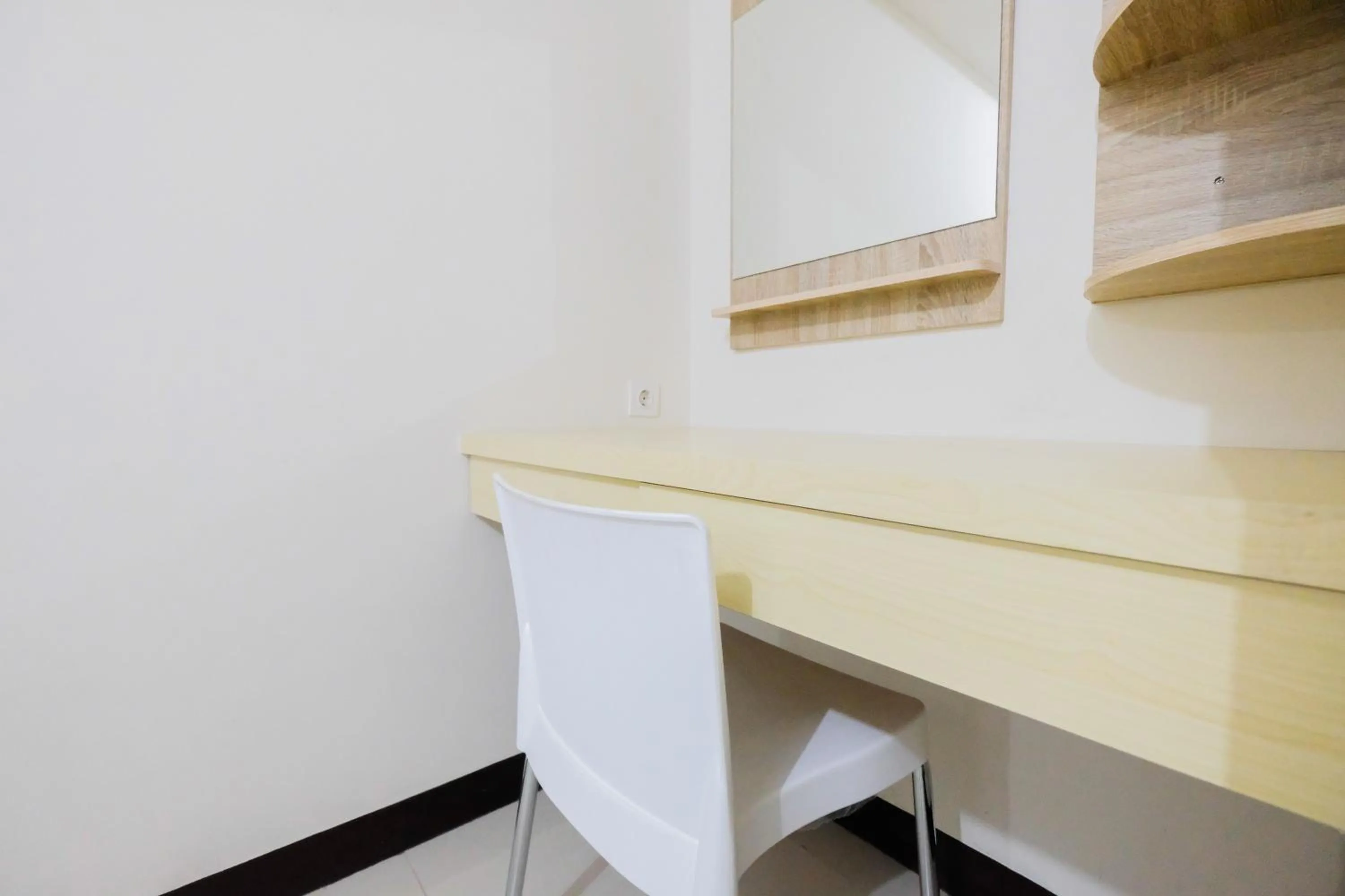 Simple Furnished Studio 19 Avenue Apartment By Travelio