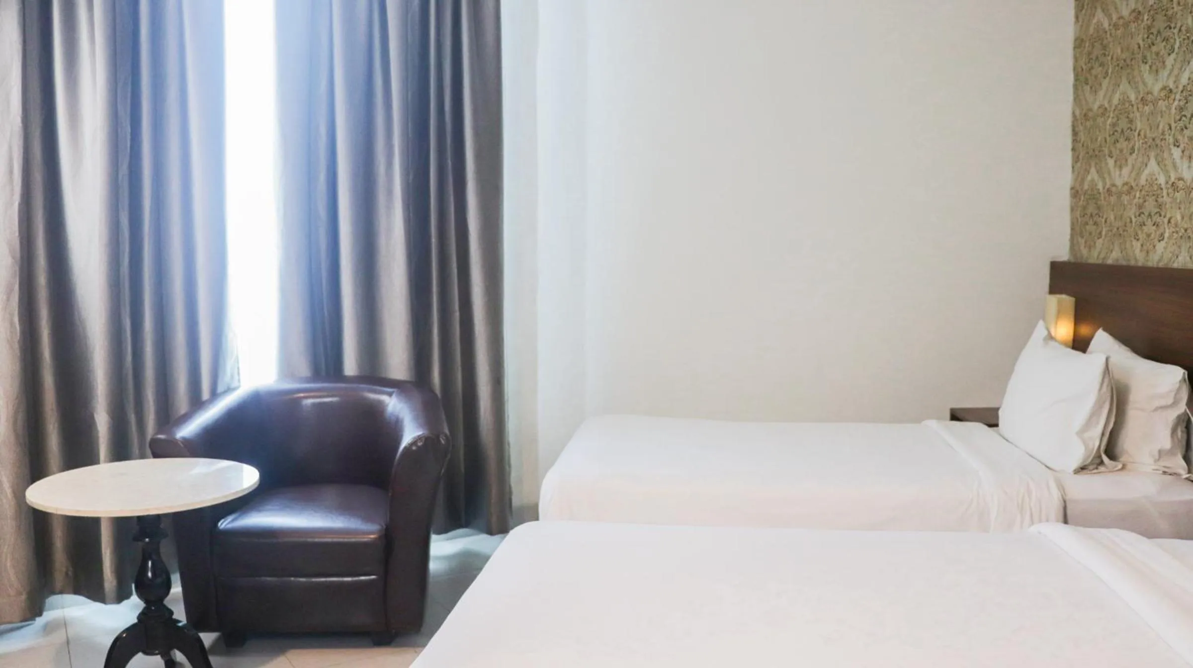 Living room, Bed in Pakons Prime Hotel