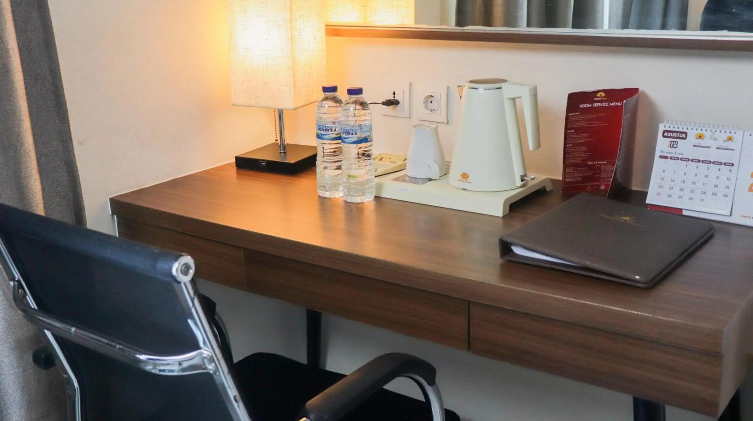 hair dresser in Pakons Prime Hotel