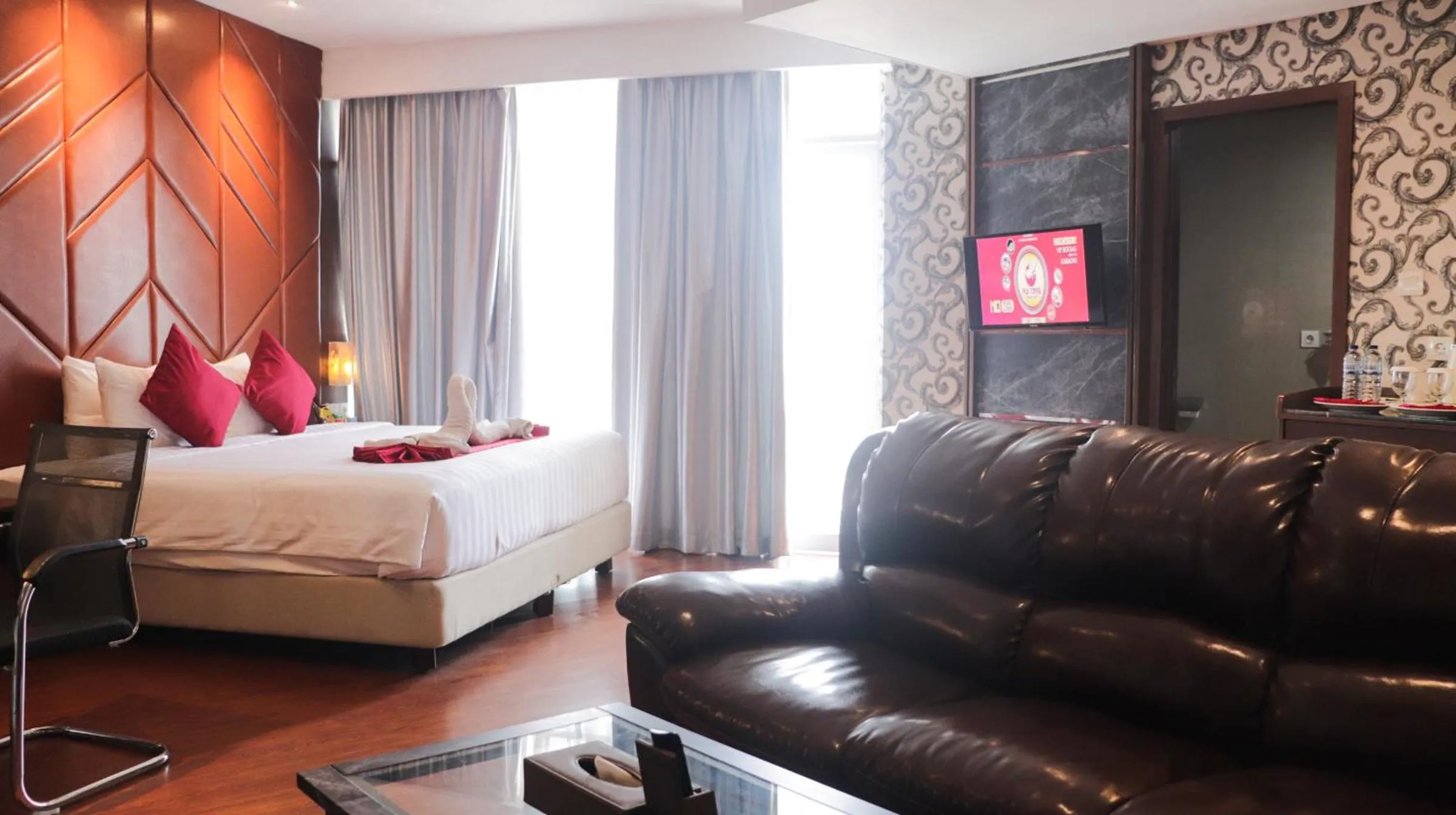 Seating area, Bed in Pakons Prime Hotel