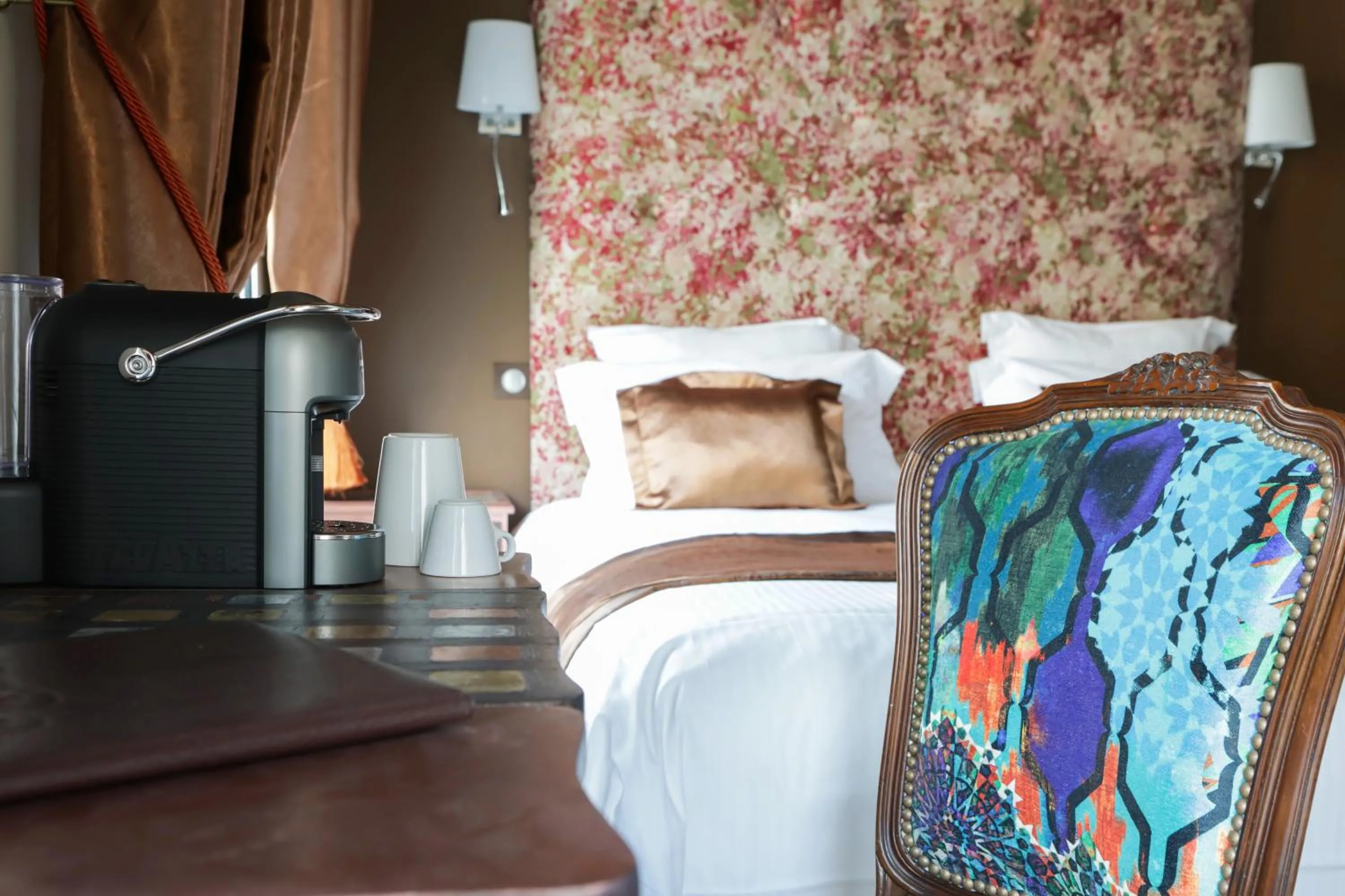 Bedroom in BRIT HOTEL PRIVILEGE LISIEUX - La Villa des Arts