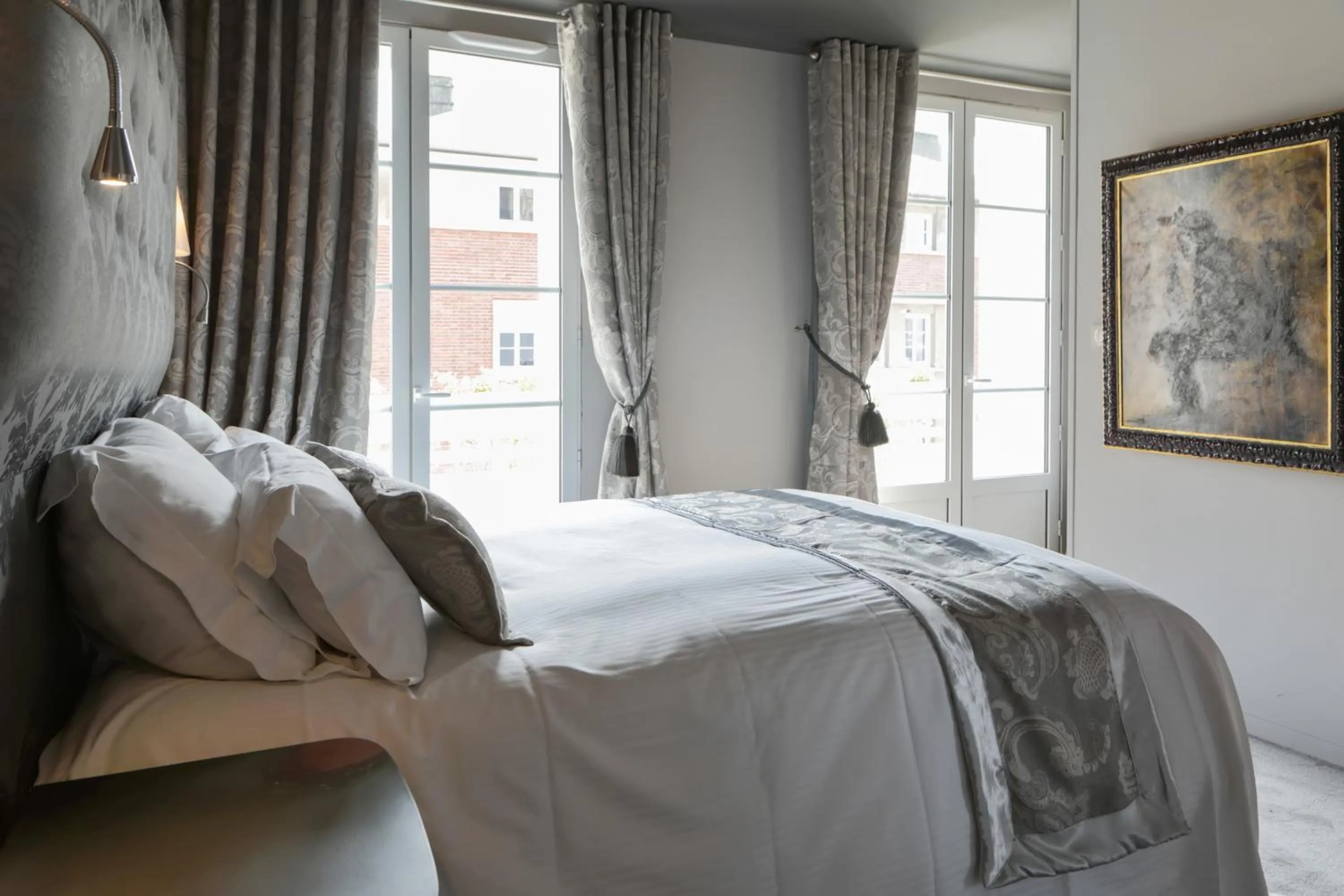 Bedroom in BRIT HOTEL PRIVILEGE LISIEUX - La Villa des Arts