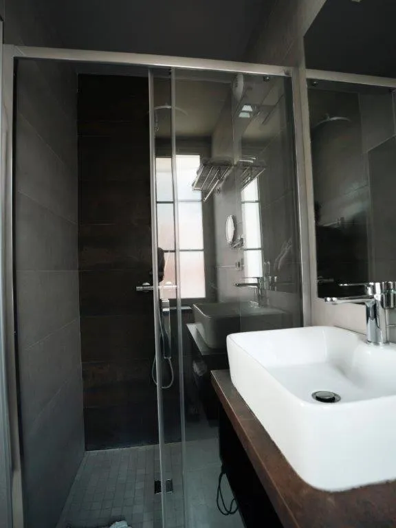 Bathroom in BRIT HOTEL PRIVILEGE LISIEUX - La Villa des Arts