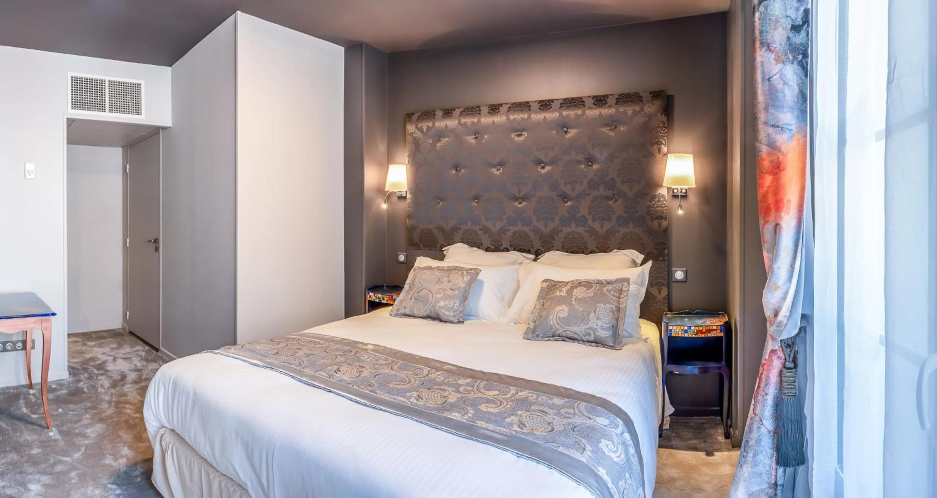 Photo of the whole room in BRIT HOTEL PRIVILEGE LISIEUX - La Villa des Arts