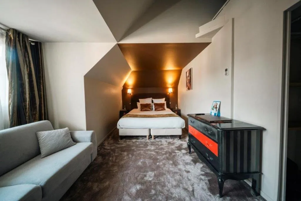Photo of the whole room in BRIT HOTEL PRIVILEGE LISIEUX - La Villa des Arts