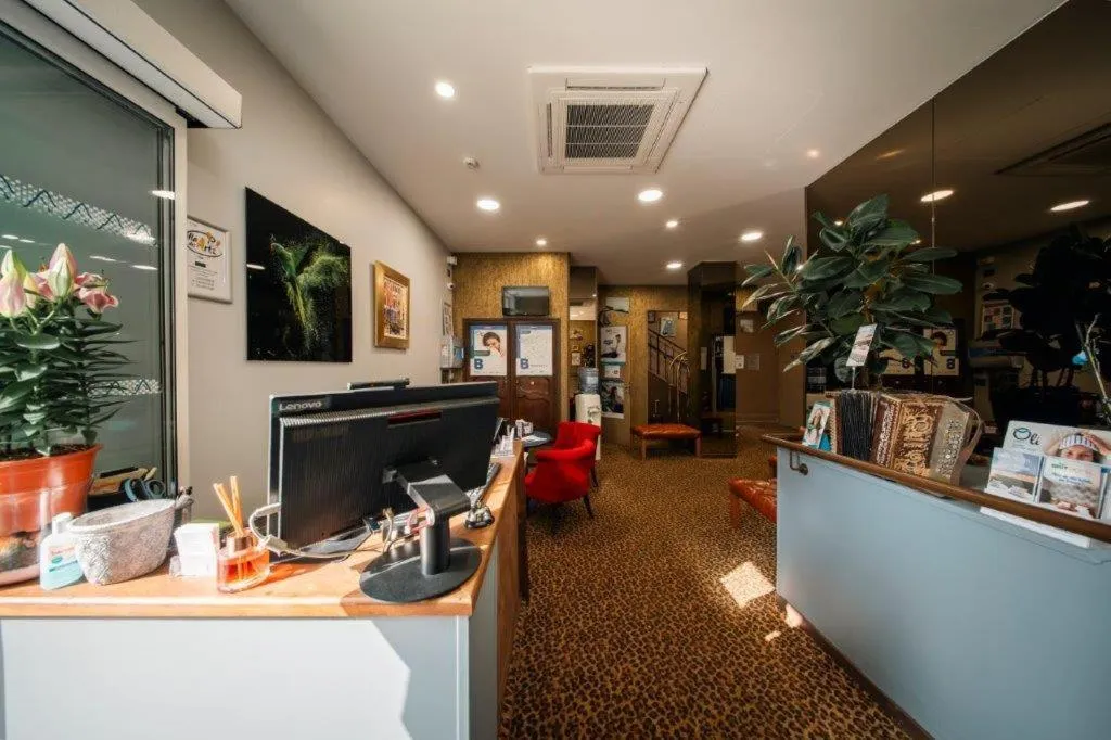 Lobby or reception in BRIT HOTEL PRIVILEGE LISIEUX - La Villa des Arts