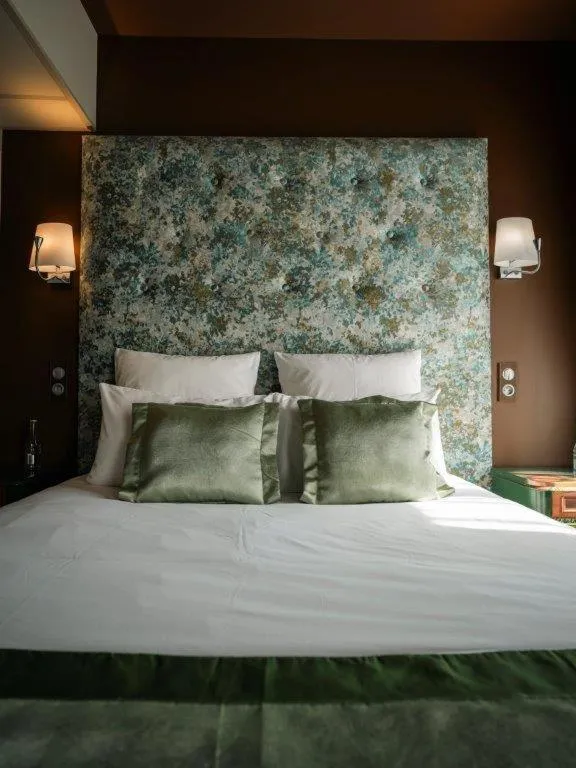 Bedroom in BRIT HOTEL PRIVILEGE LISIEUX - La Villa des Arts