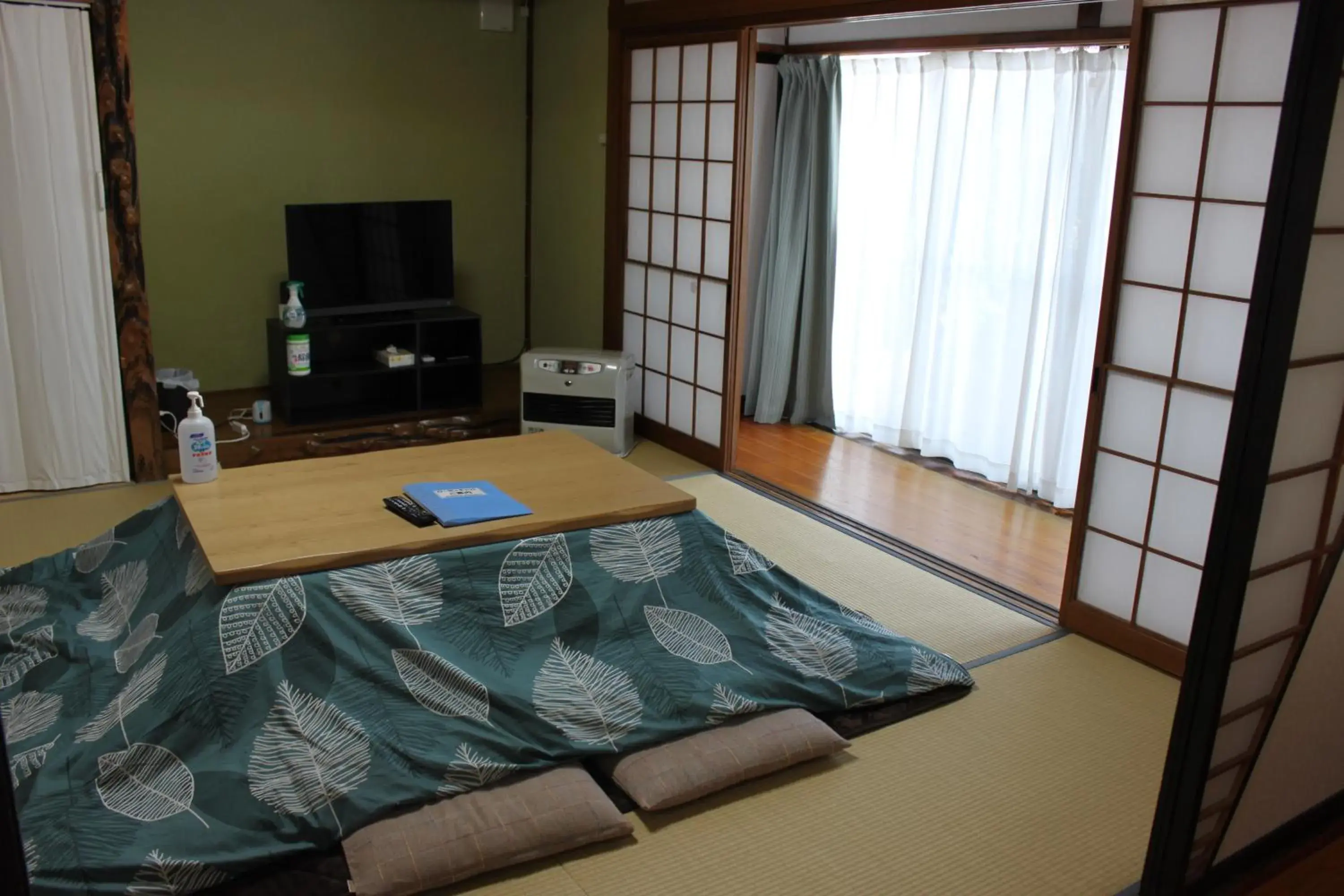 Japanese-Style Quadruple Room with Shared Bathroom - single occupancy in Rosencat Japanese-Style Quadruple Room with Shared Bathroom - single occupancy in Rosencat