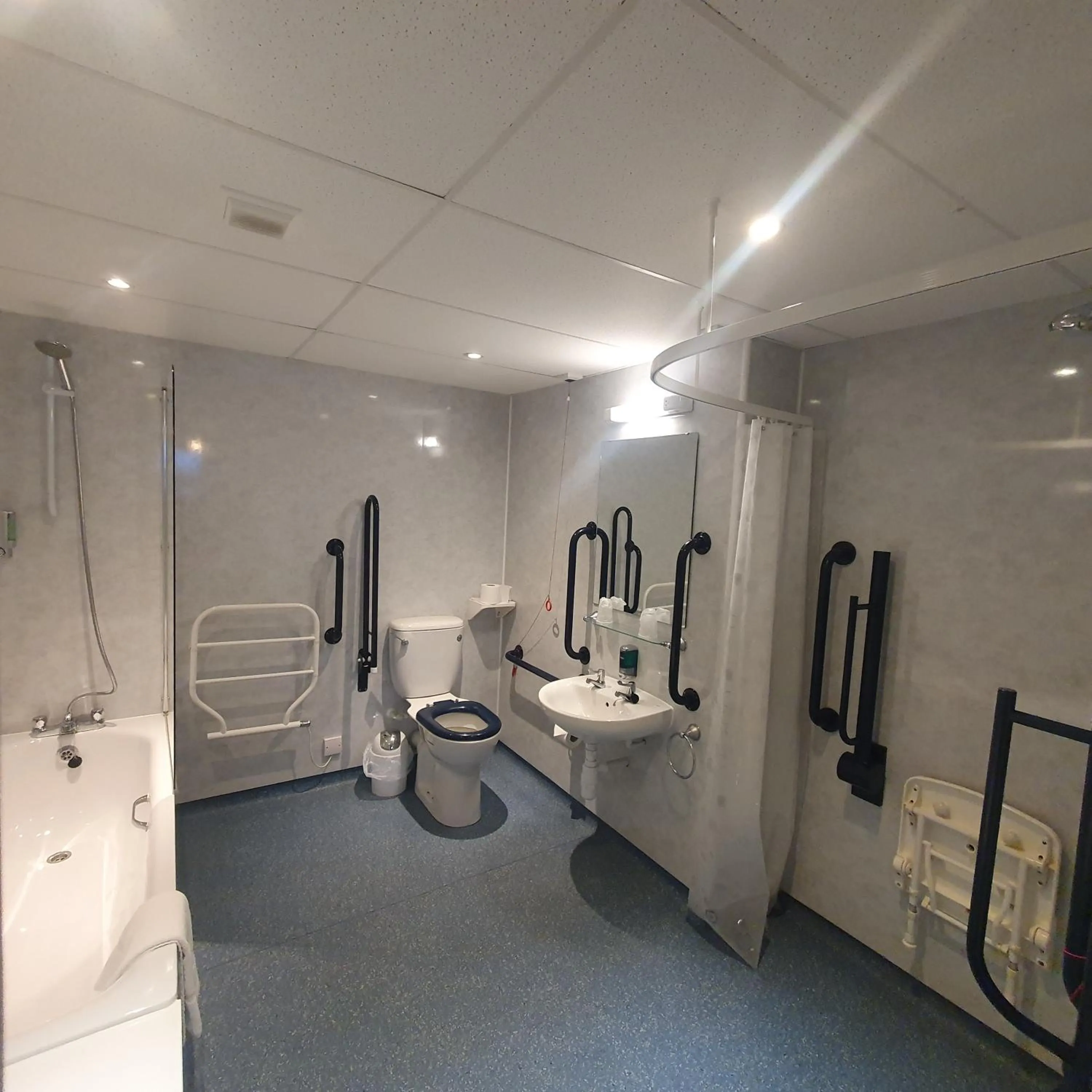 Shower in The Brae Hotel