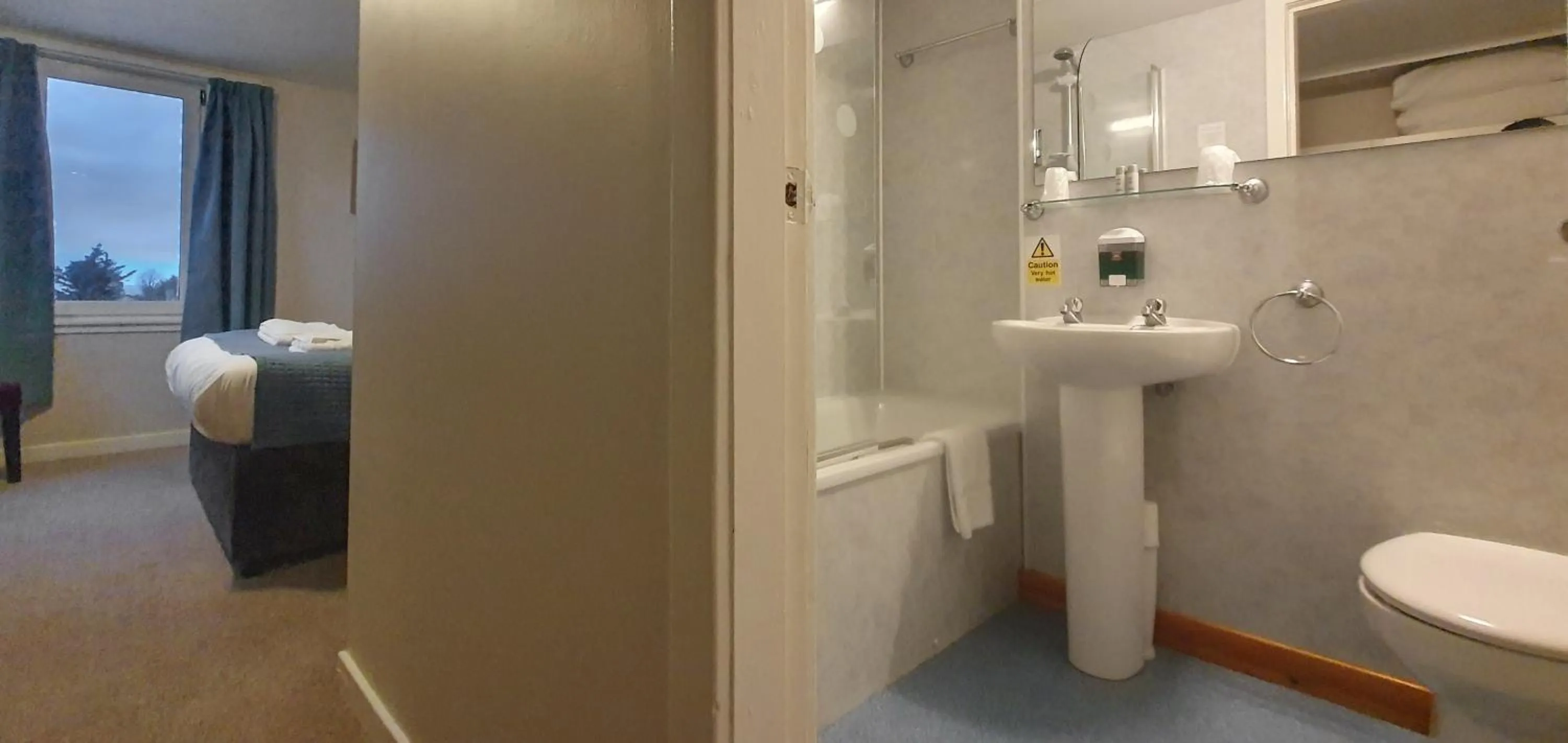 Toilet in The Brae Hotel