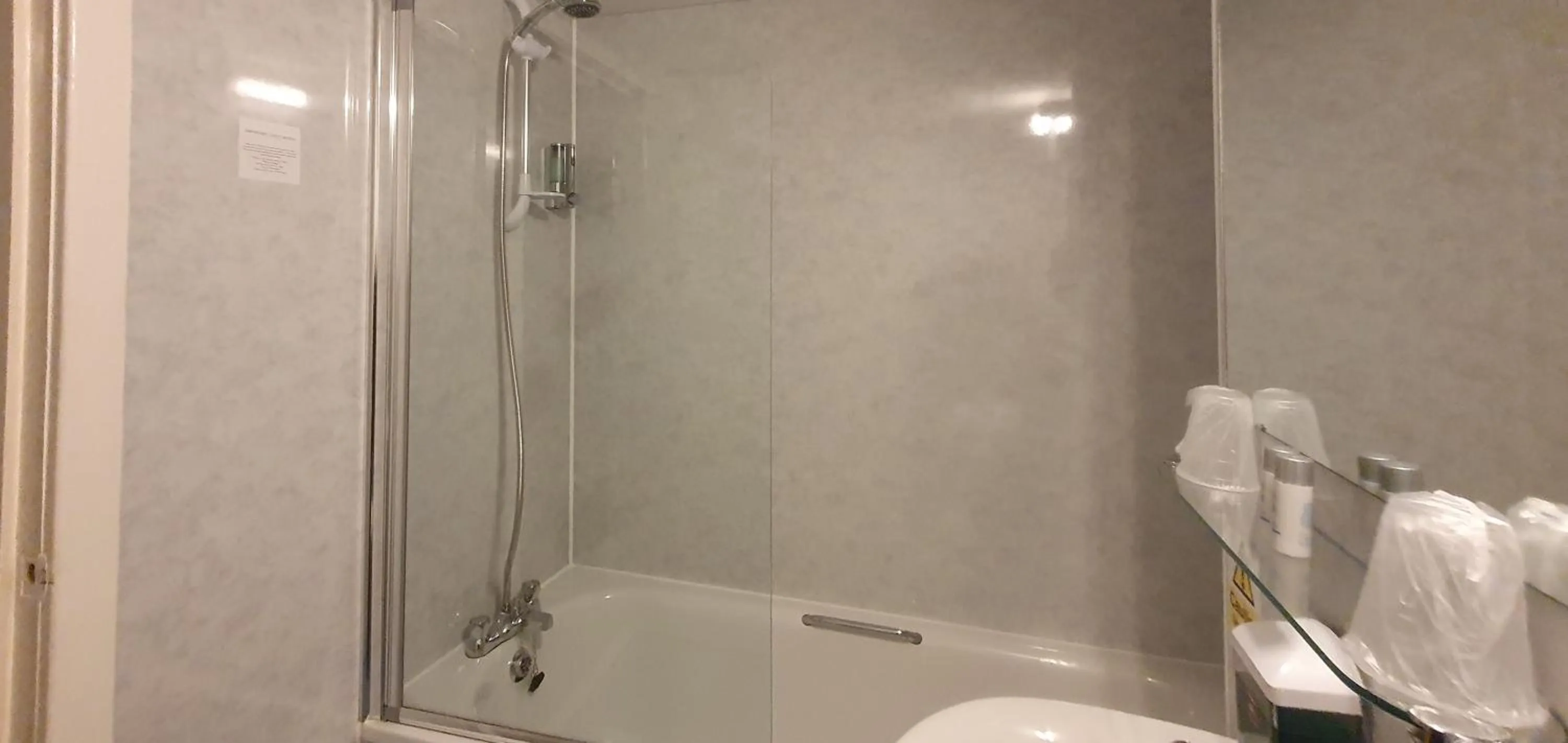 Shower in The Brae Hotel