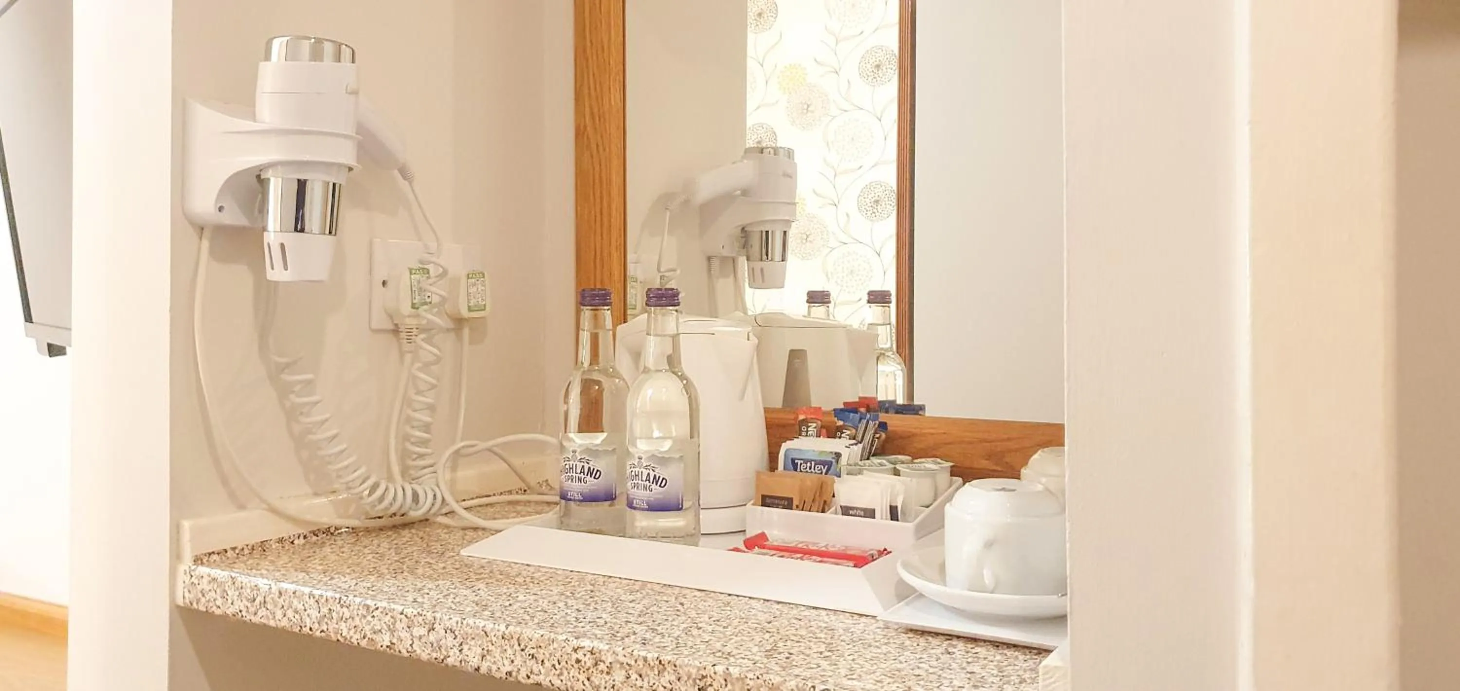 Coffee/tea facilities in The Brae Hotel