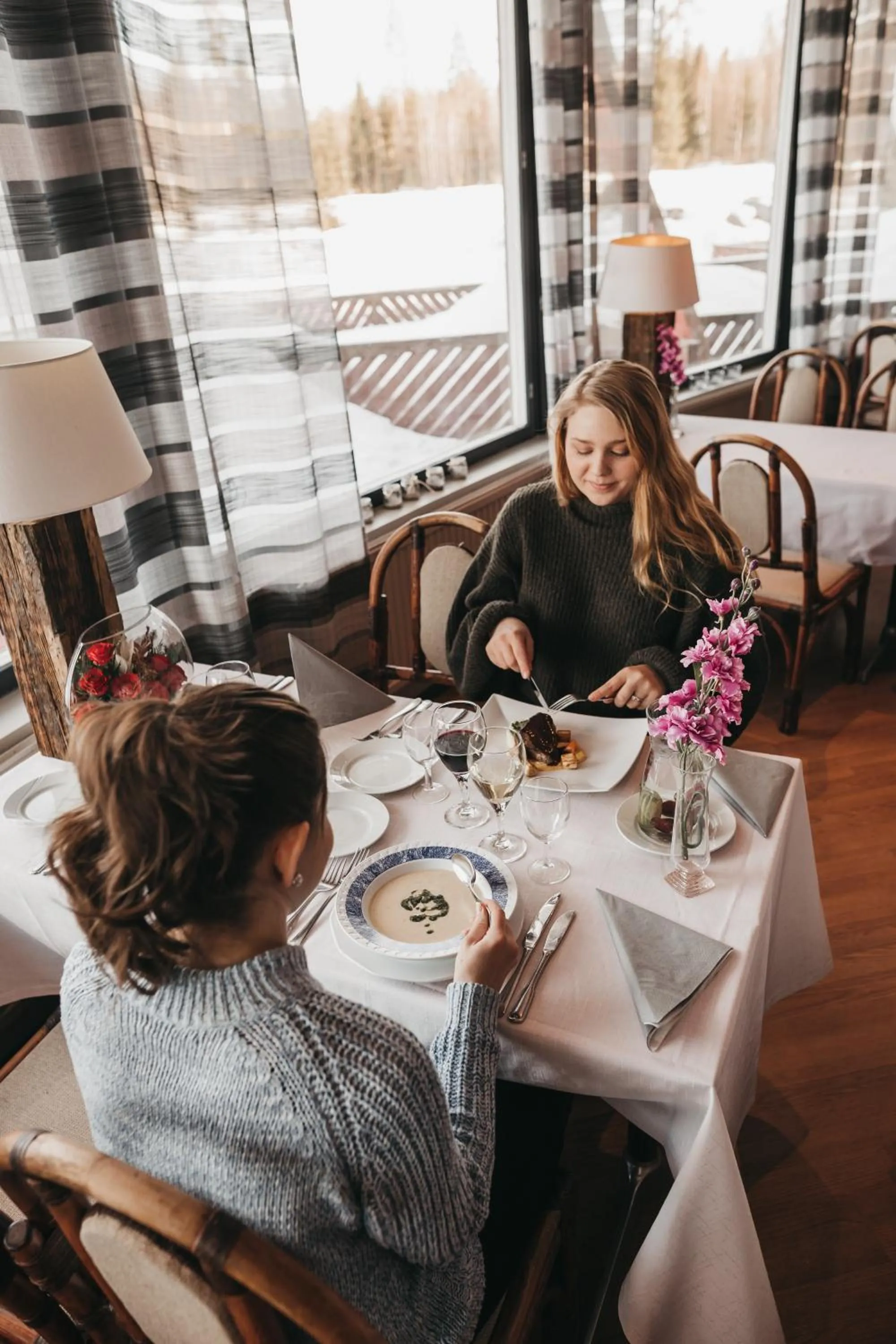 Restaurant/places to eat in Revontuli Resort Glass Igloos