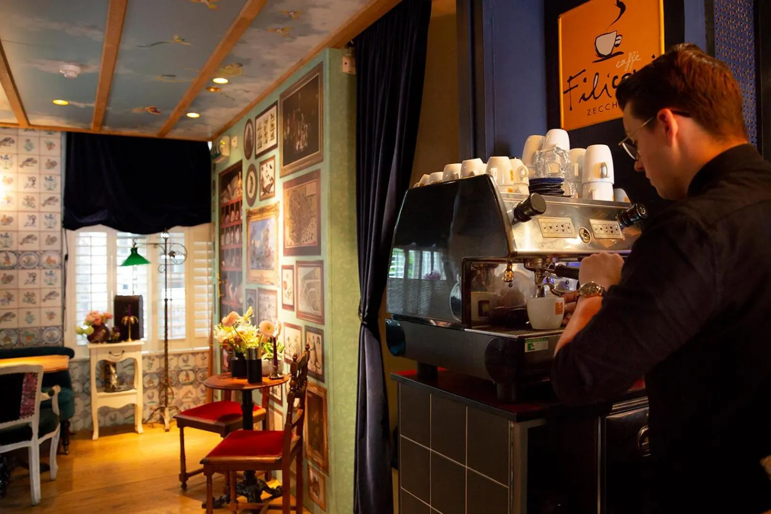 Coffee/tea facilities in Rosalia's Menagerie Cocktail bar & InnUpstairs