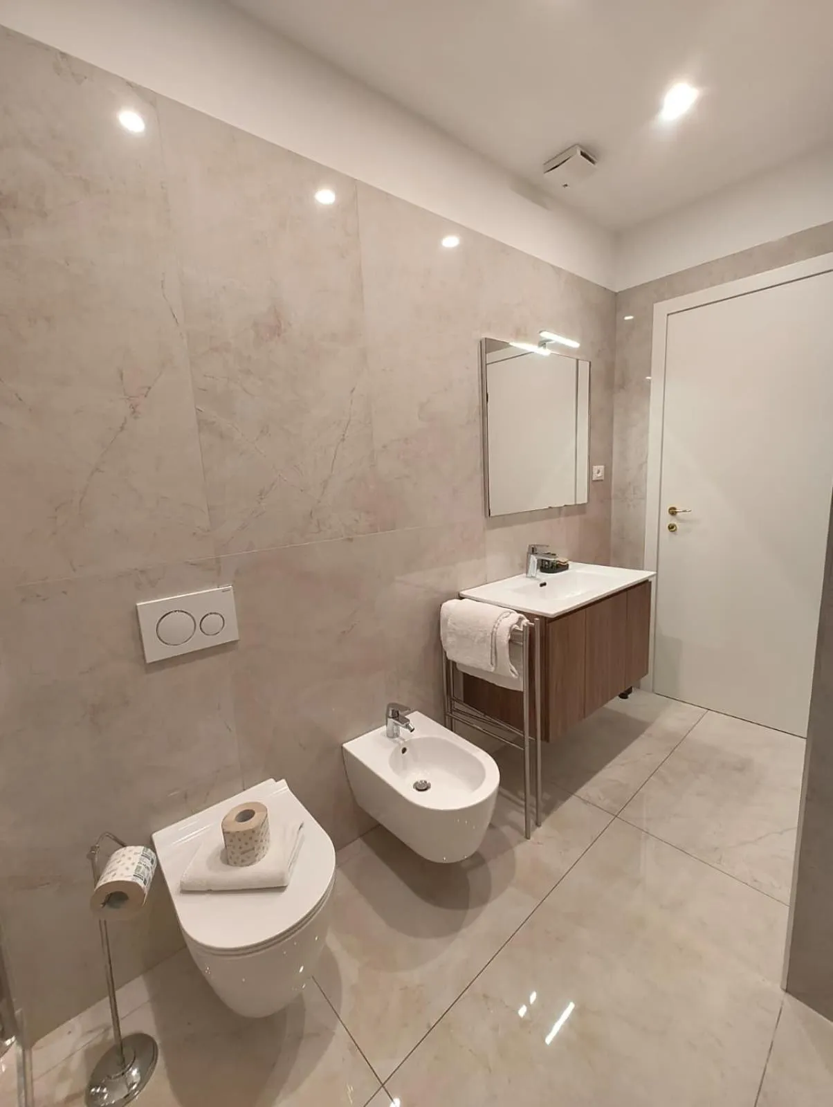 Toilet in B&B La Marmora 39