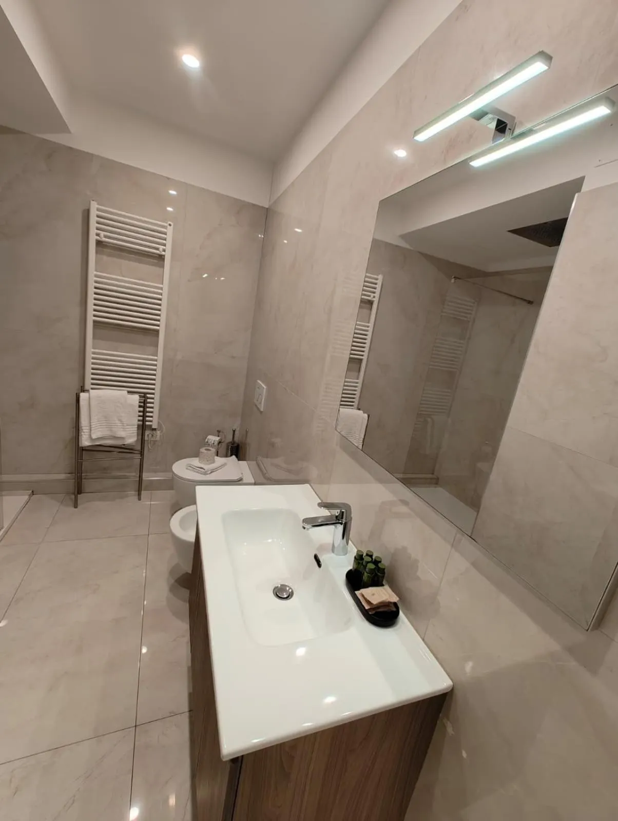 Toilet in B&B La Marmora 39