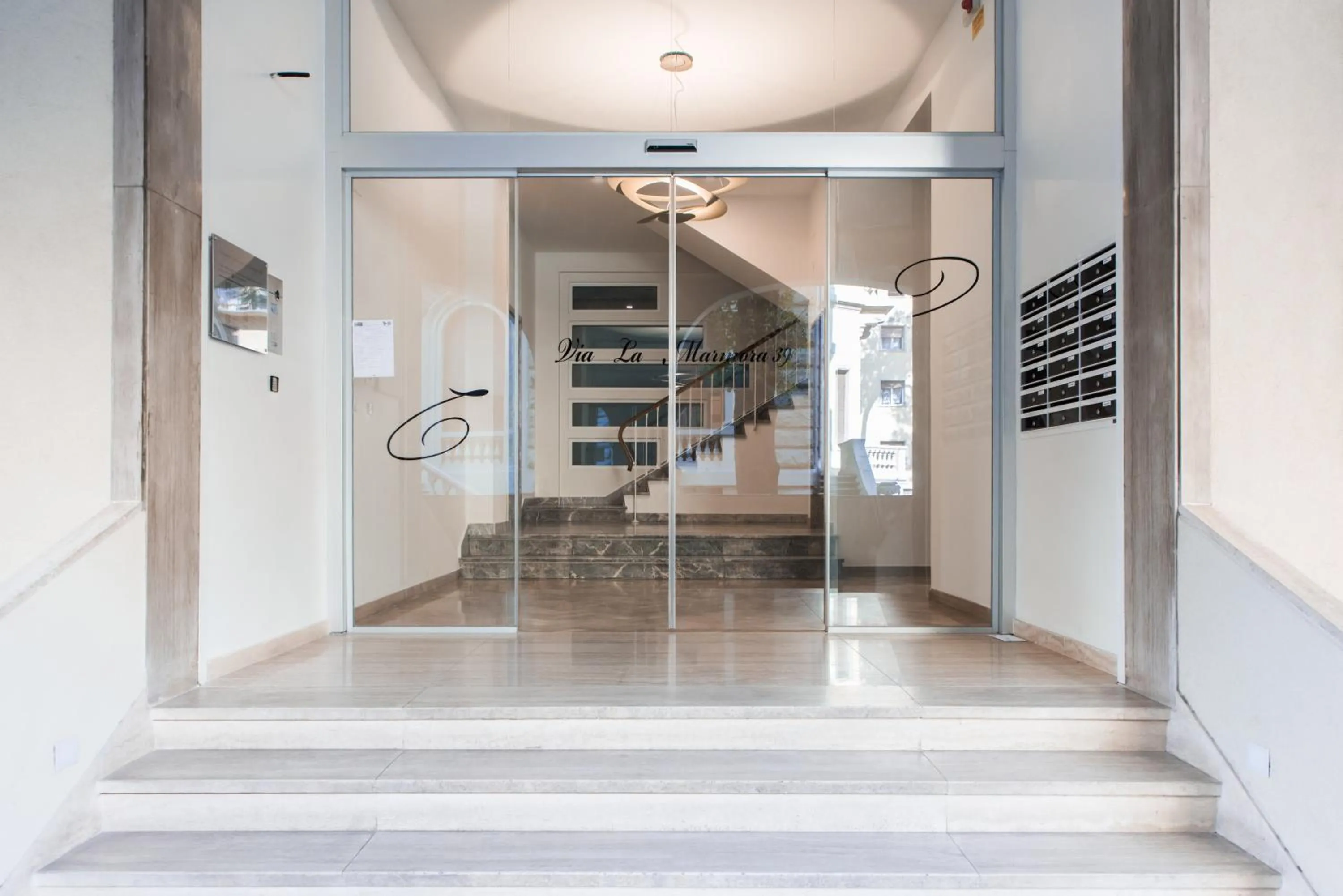 Facade/entrance in B&B La Marmora 39