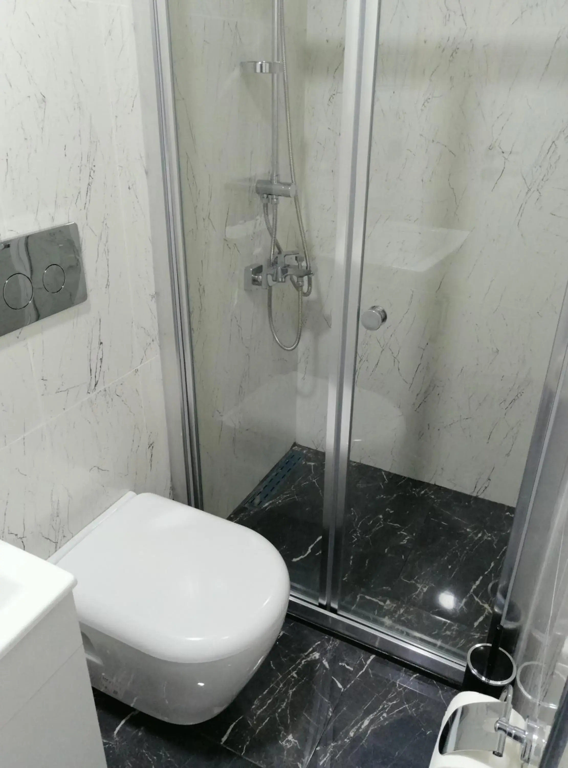 Large Deluxe Suite with Balcony and City View in White Golden Suite Hotel Large Deluxe Suite with Balcony and City View in White Golden Suite Hotel