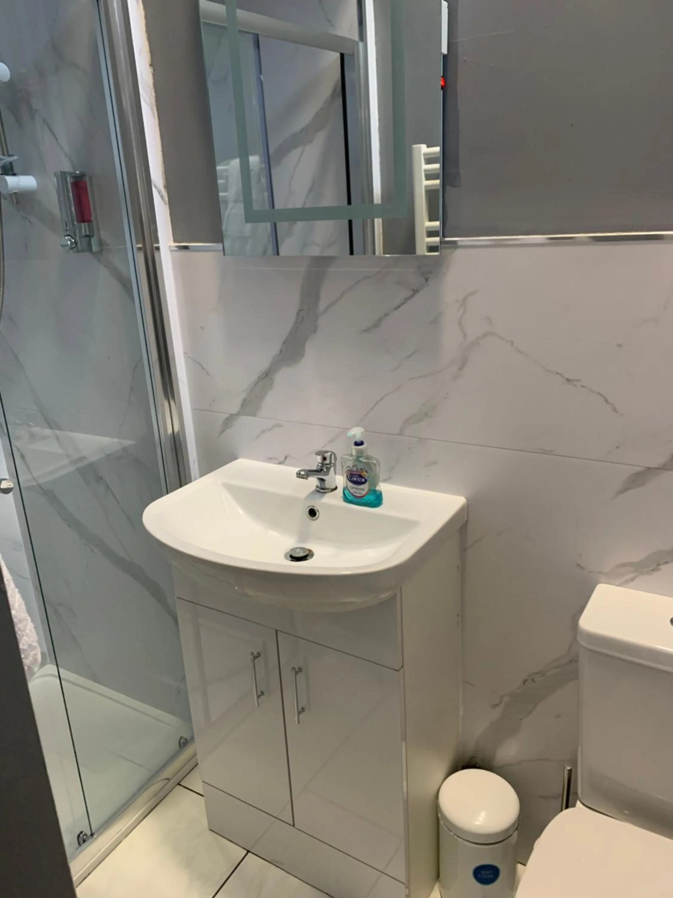 Bathroom in 1 Bed Old Town City Studio near Theatre Suit Work or Leisure