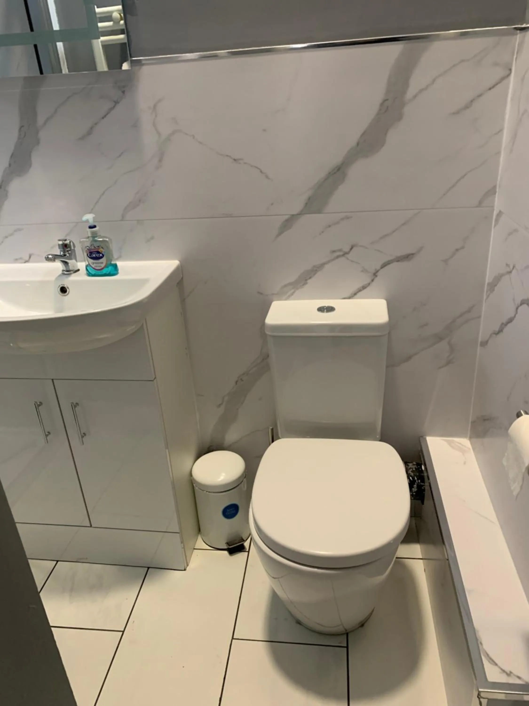 Toilet in 1 Bed Old Town City Studio near Theatre Suit Work or Leisure