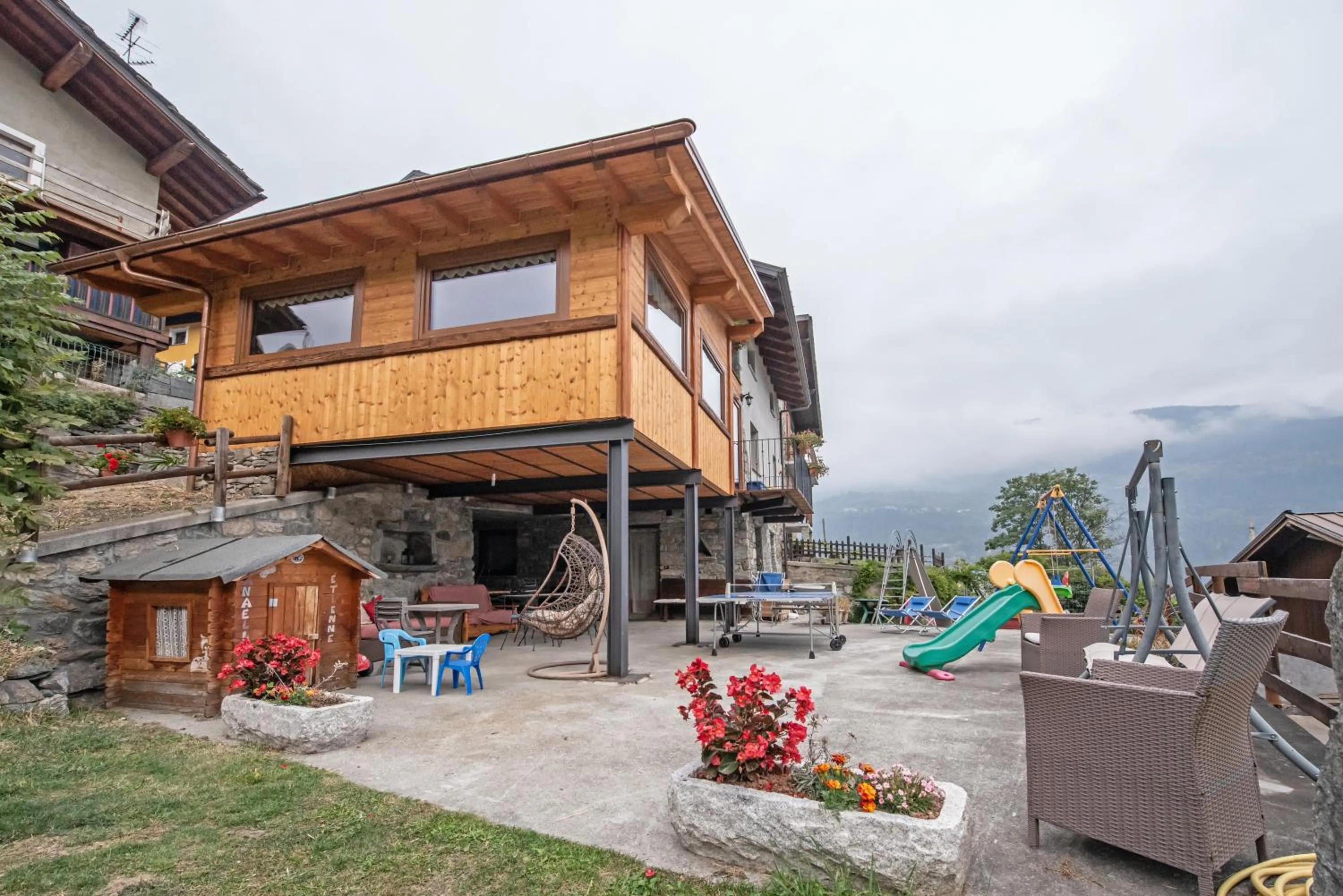 Children play ground in Agriturismo La Clochette