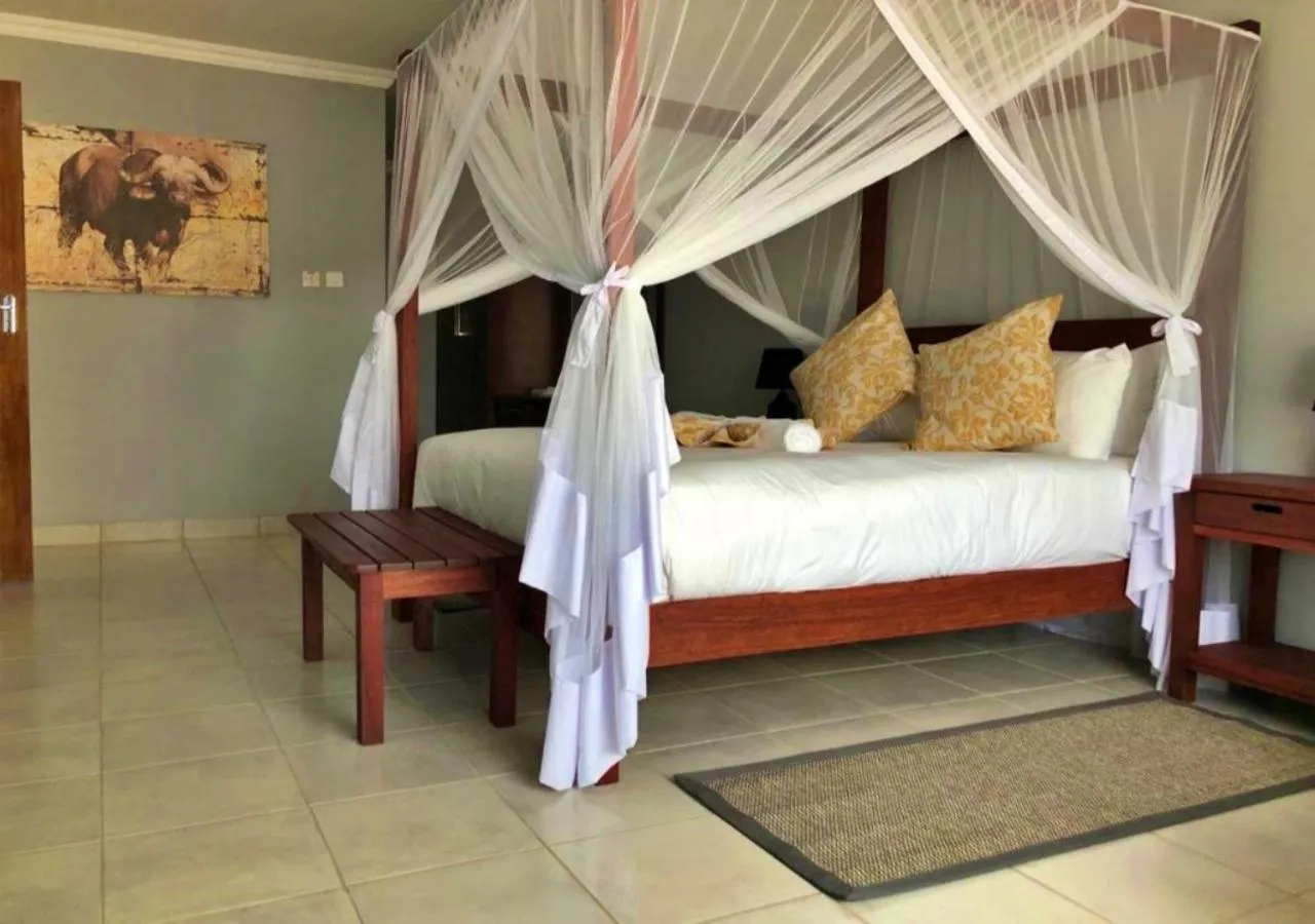 Bedroom, Bed in Tlou Safari Lodge