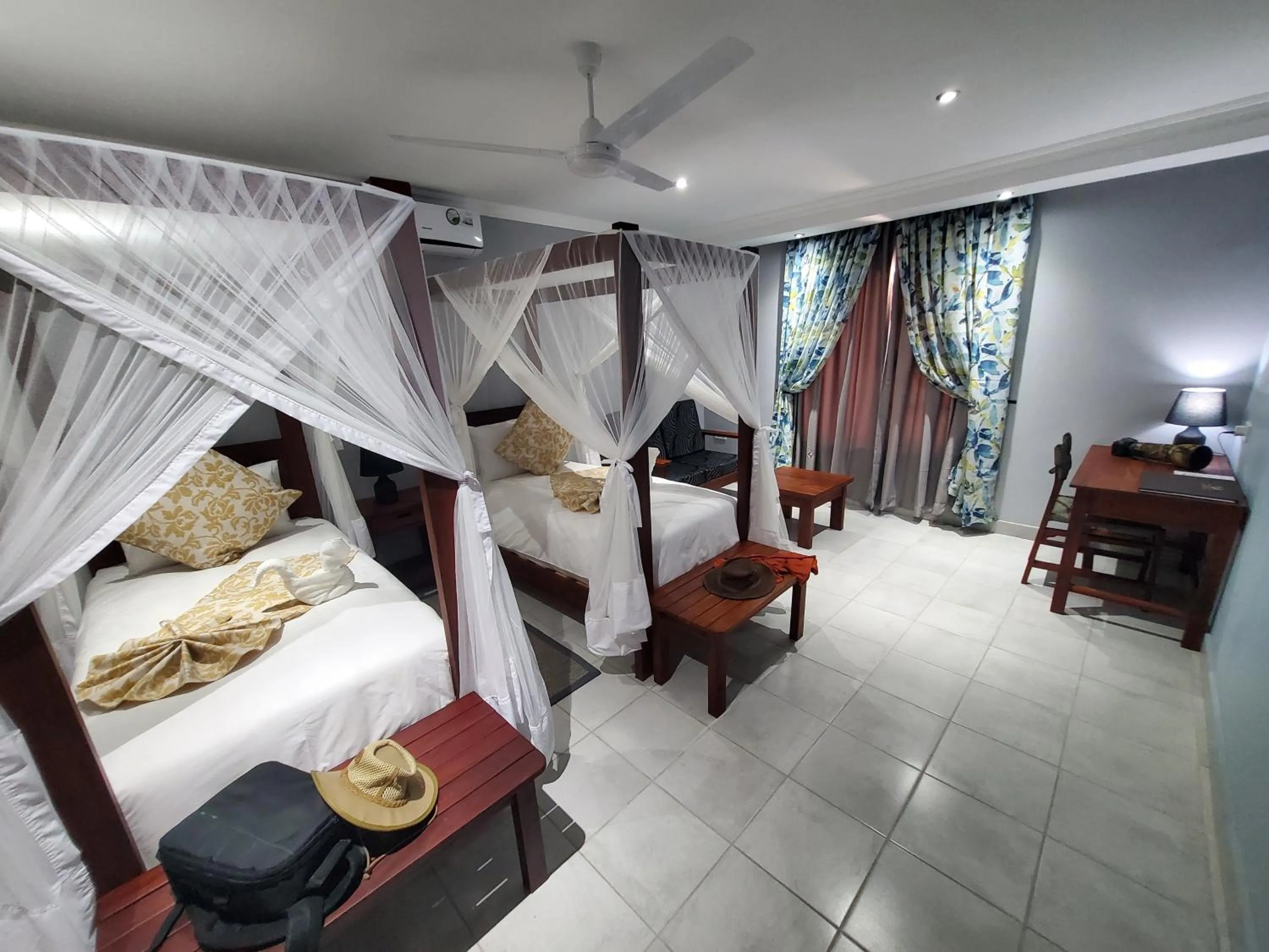 Bedroom, Bed in Tlou Safari Lodge