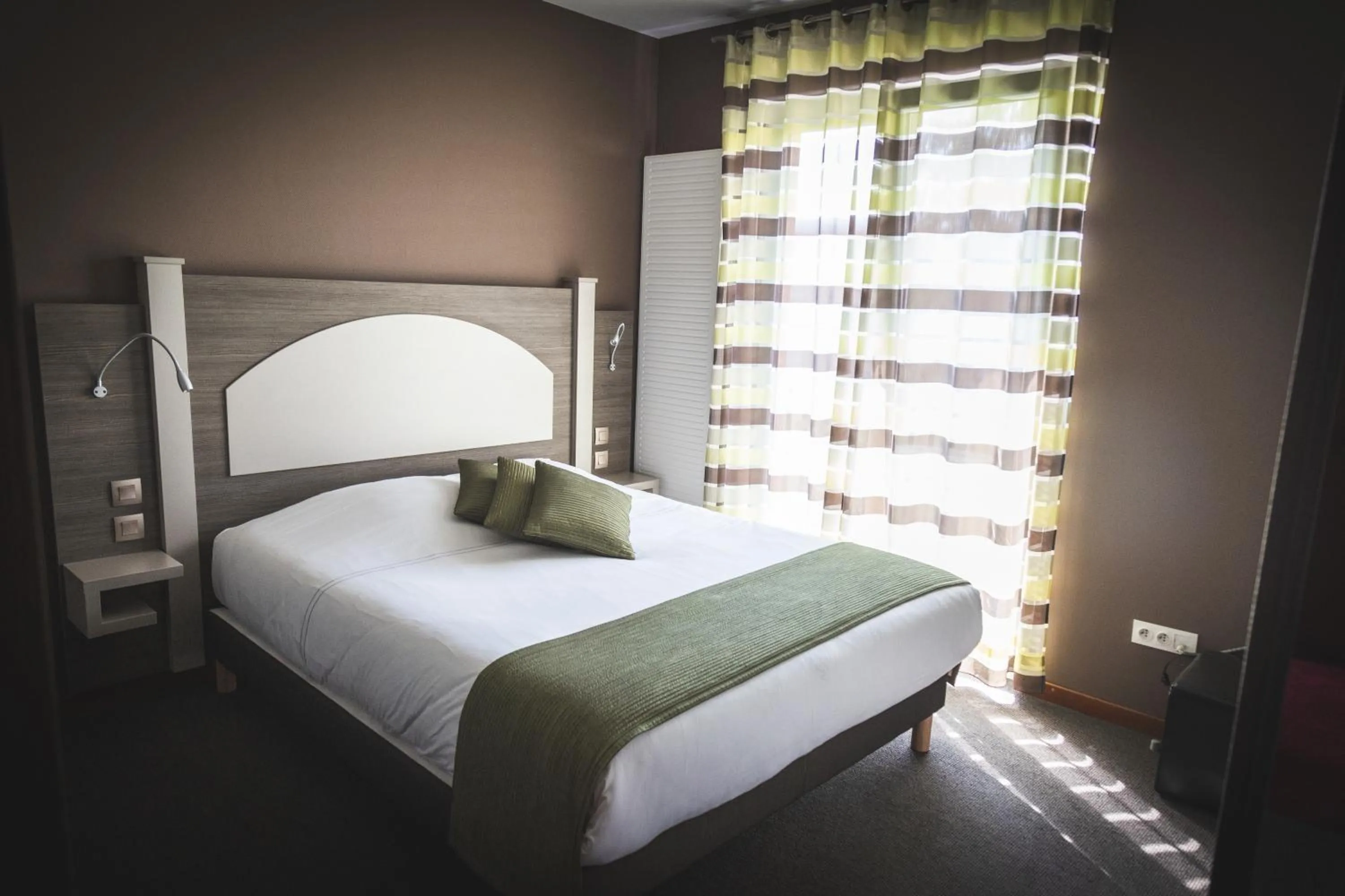 Bed in Hôtel du Bollenberg - Restaurant "Côté Plaine" - Spa de la Colline