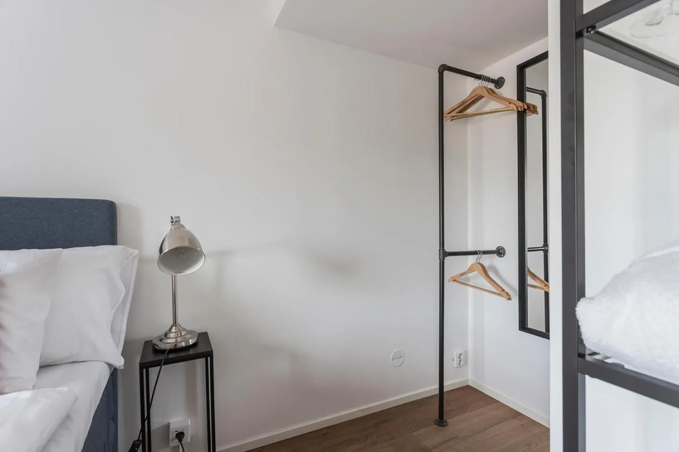 wardrobe, Bed in Hotell MAVI