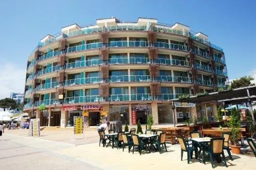 Restaurant/places to eat in Briz Beach Apartments