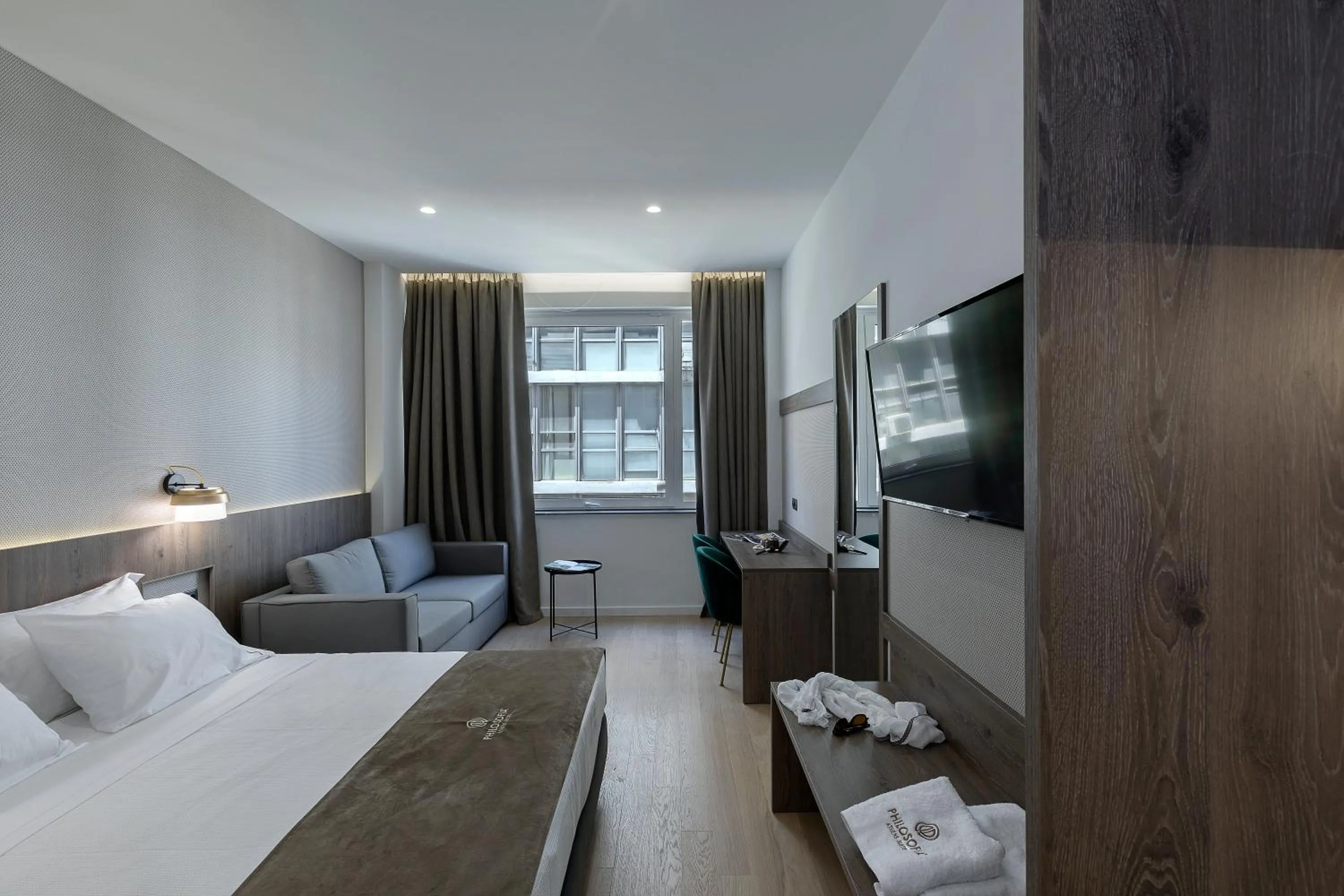 Photo of the whole room, Bed in Philosofia Athens Suites