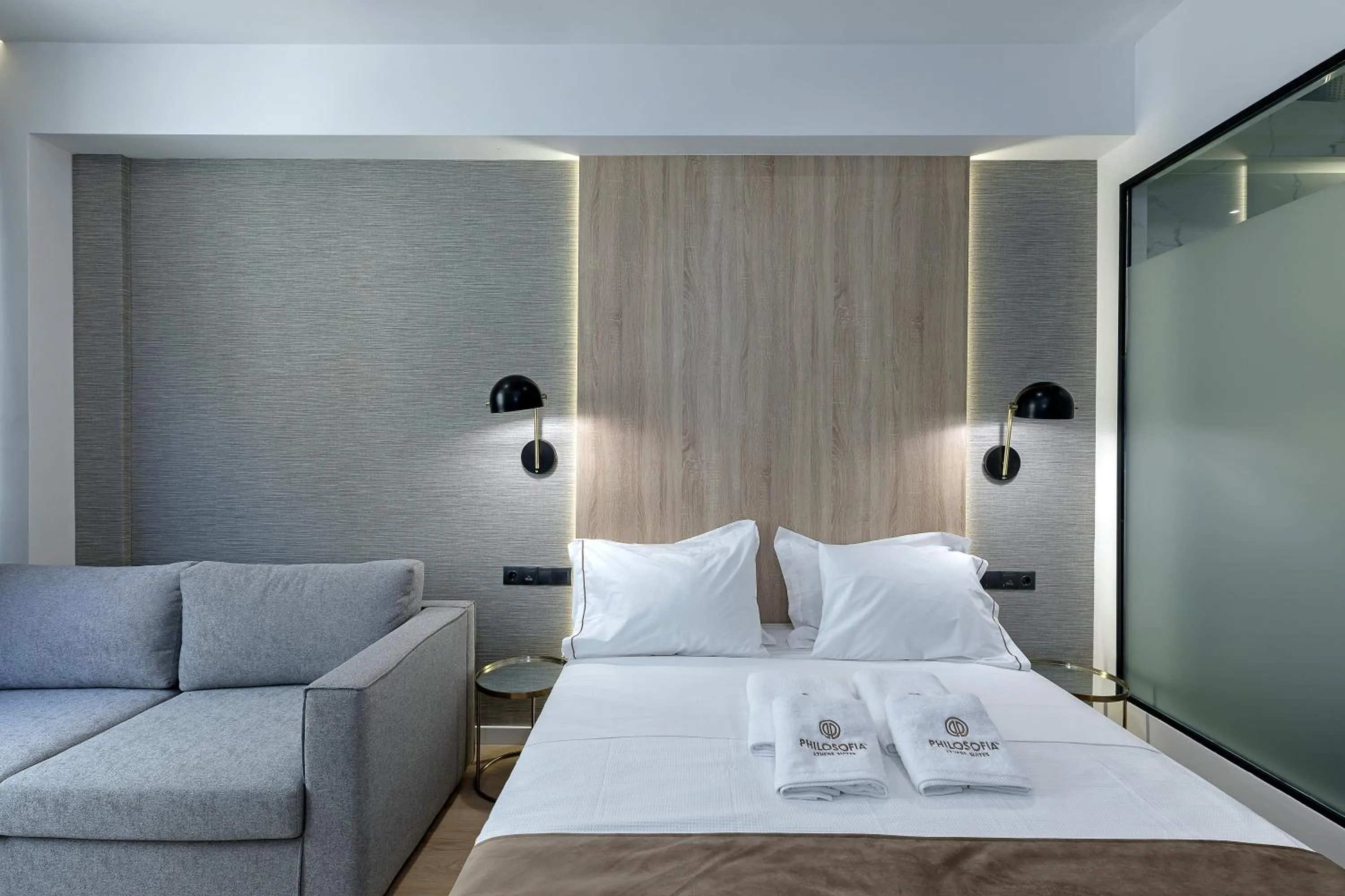 Photo of the whole room, Bed in Philosofia Athens Suites