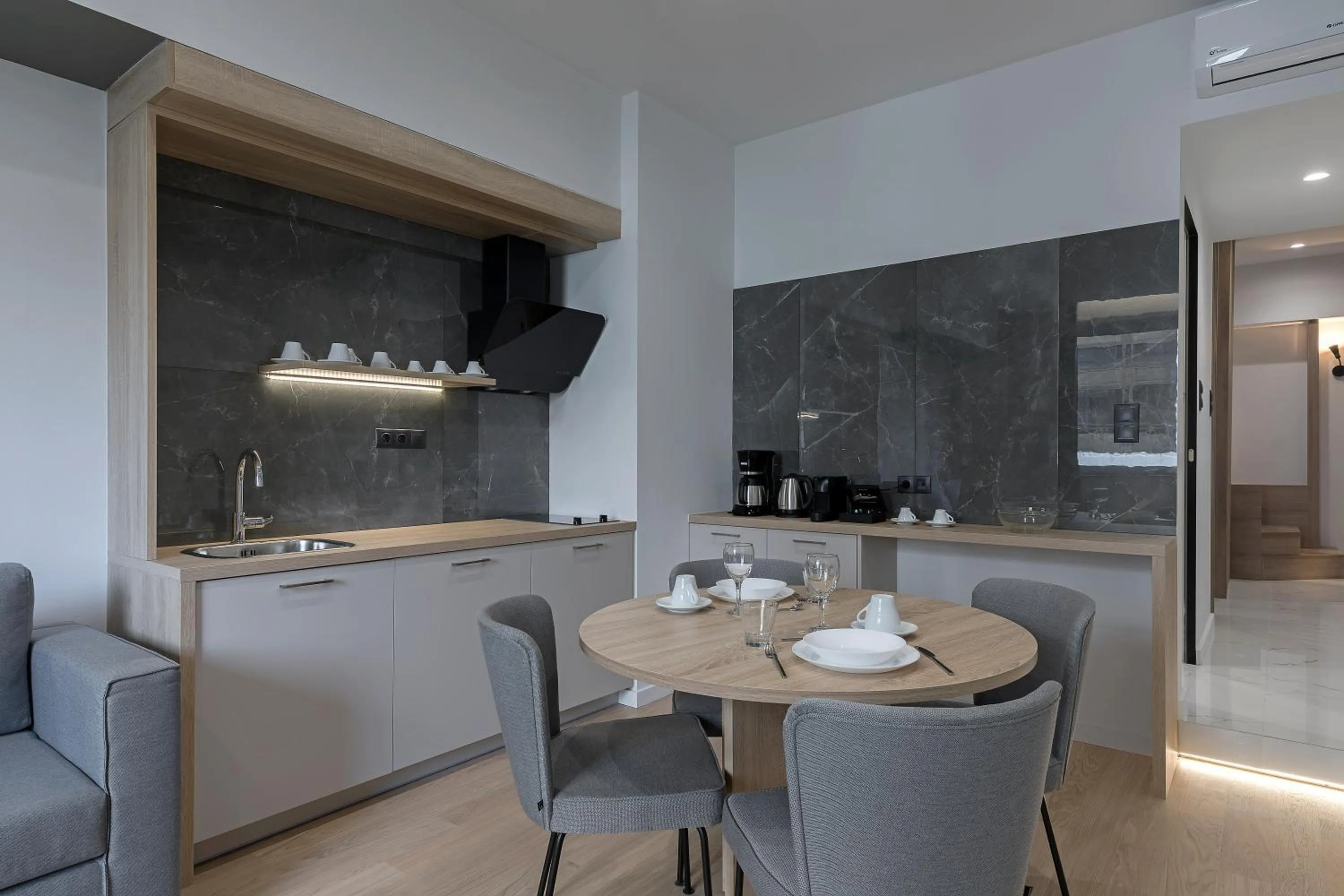 Coffee/tea facilities in Philosofia Athens Suites