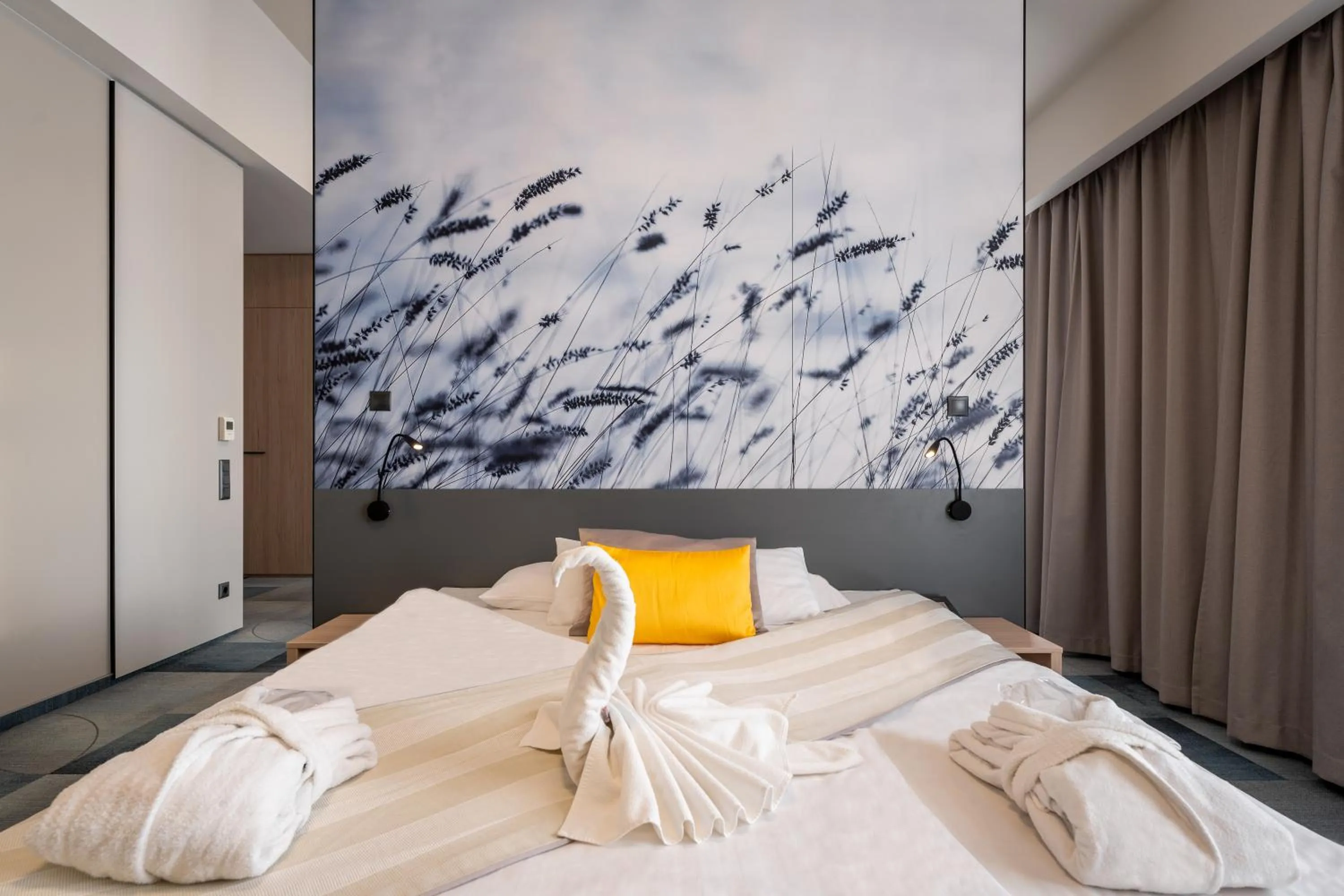 Bedroom, Bed in Globall Hotel