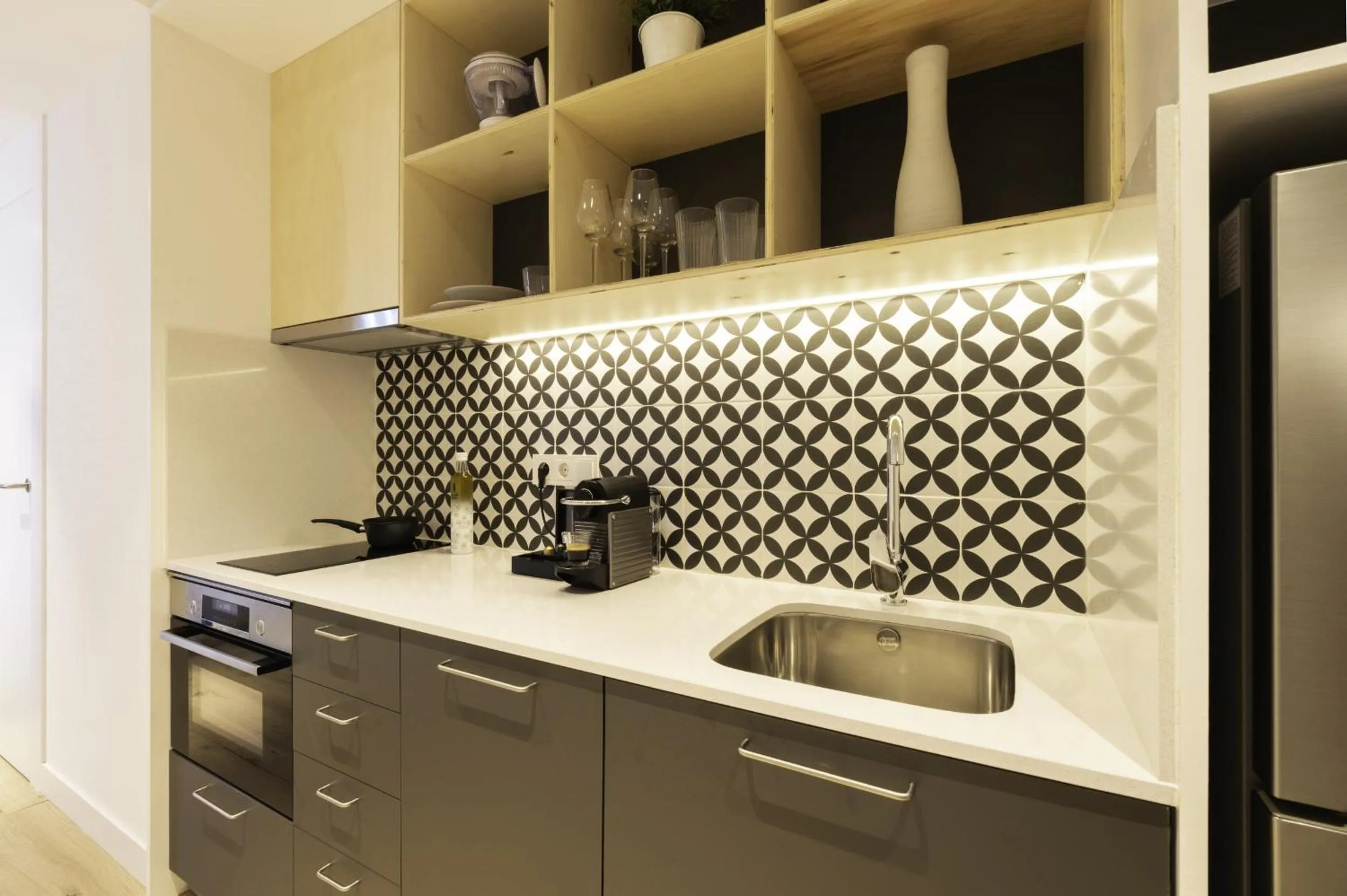 Kitchen or kitchenette in Port Plaza Apartments
