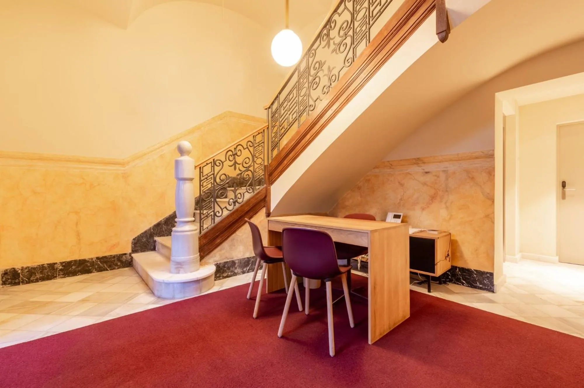 Lobby or reception in Port Plaza Apartments