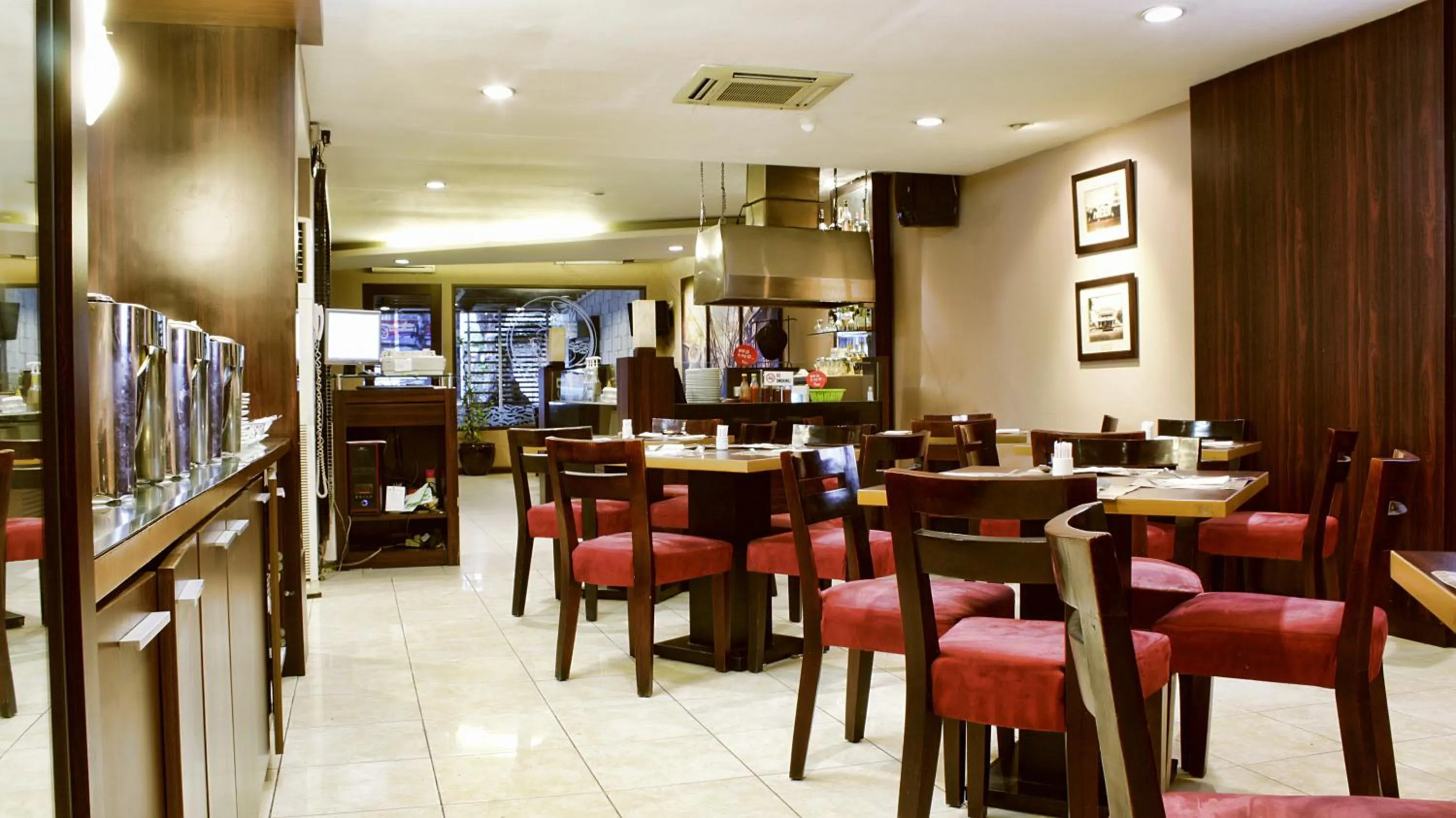 Restaurant/places to eat in Cipta Hotel Wahid Hasyim