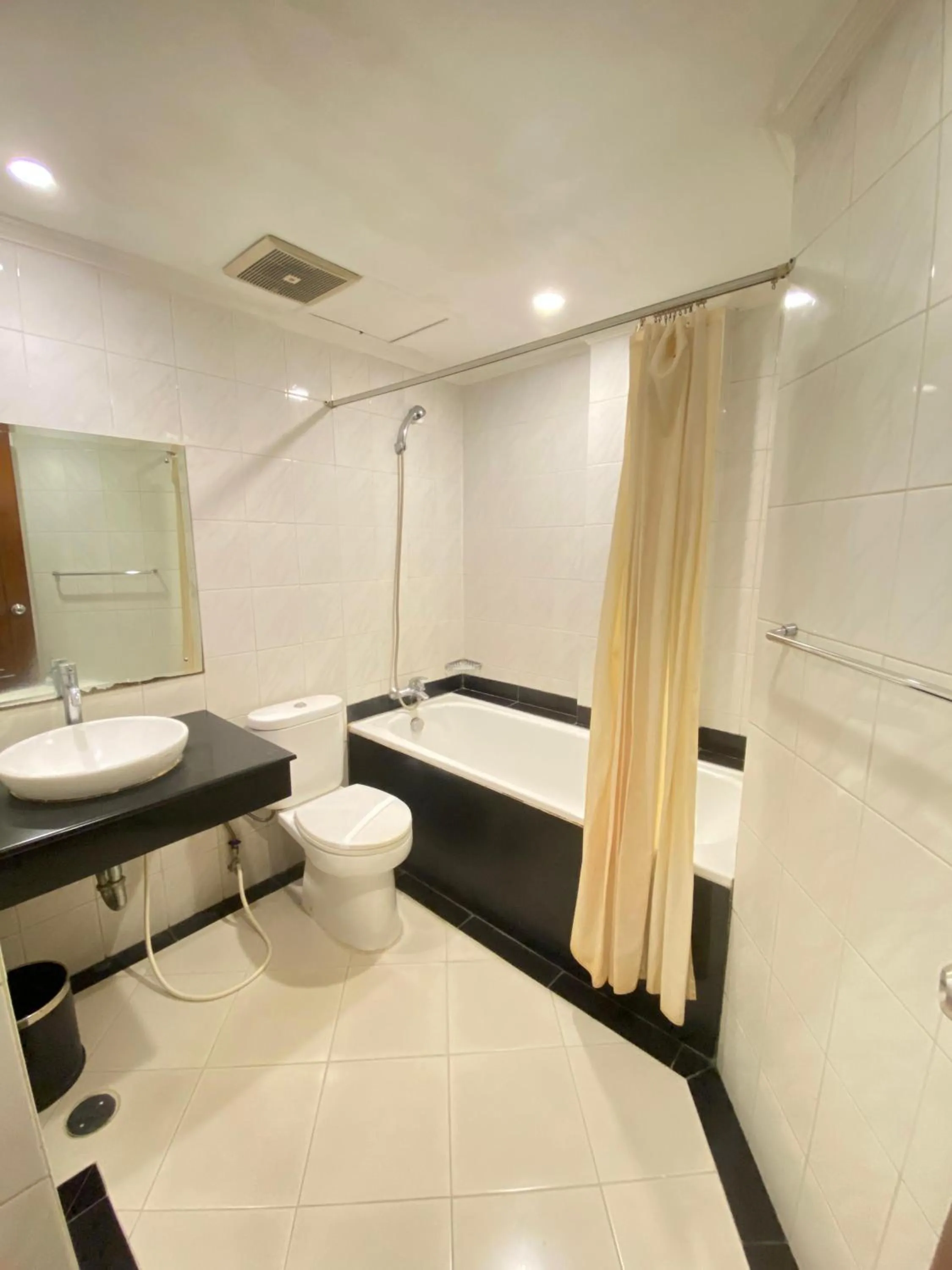 Bathroom, Bed in Cipta Hotel Wahid Hasyim