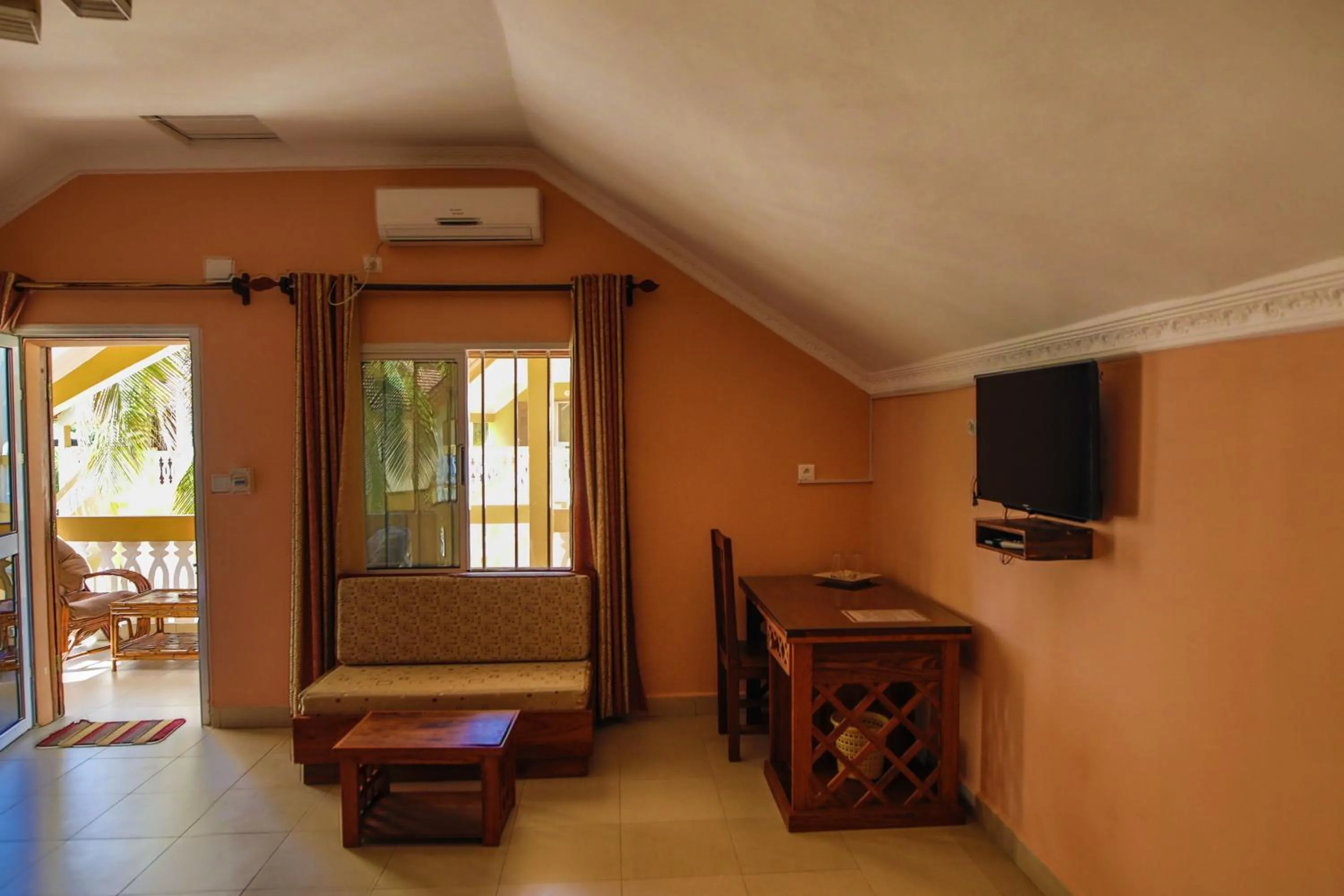 Communal lounge/ TV room in LAGUNA BEACH