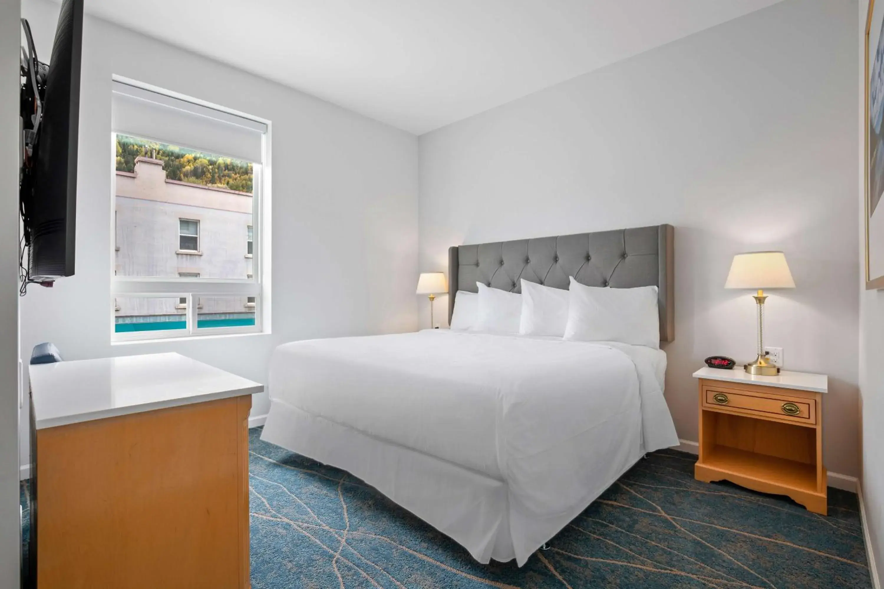 King Suite with Bath Tub - Disability Access in Crown Columbia Hotel; BW Premier Collection King Suite with Bath Tub - Disability Access in Crown Columbia Hotel; BW Premier Collection