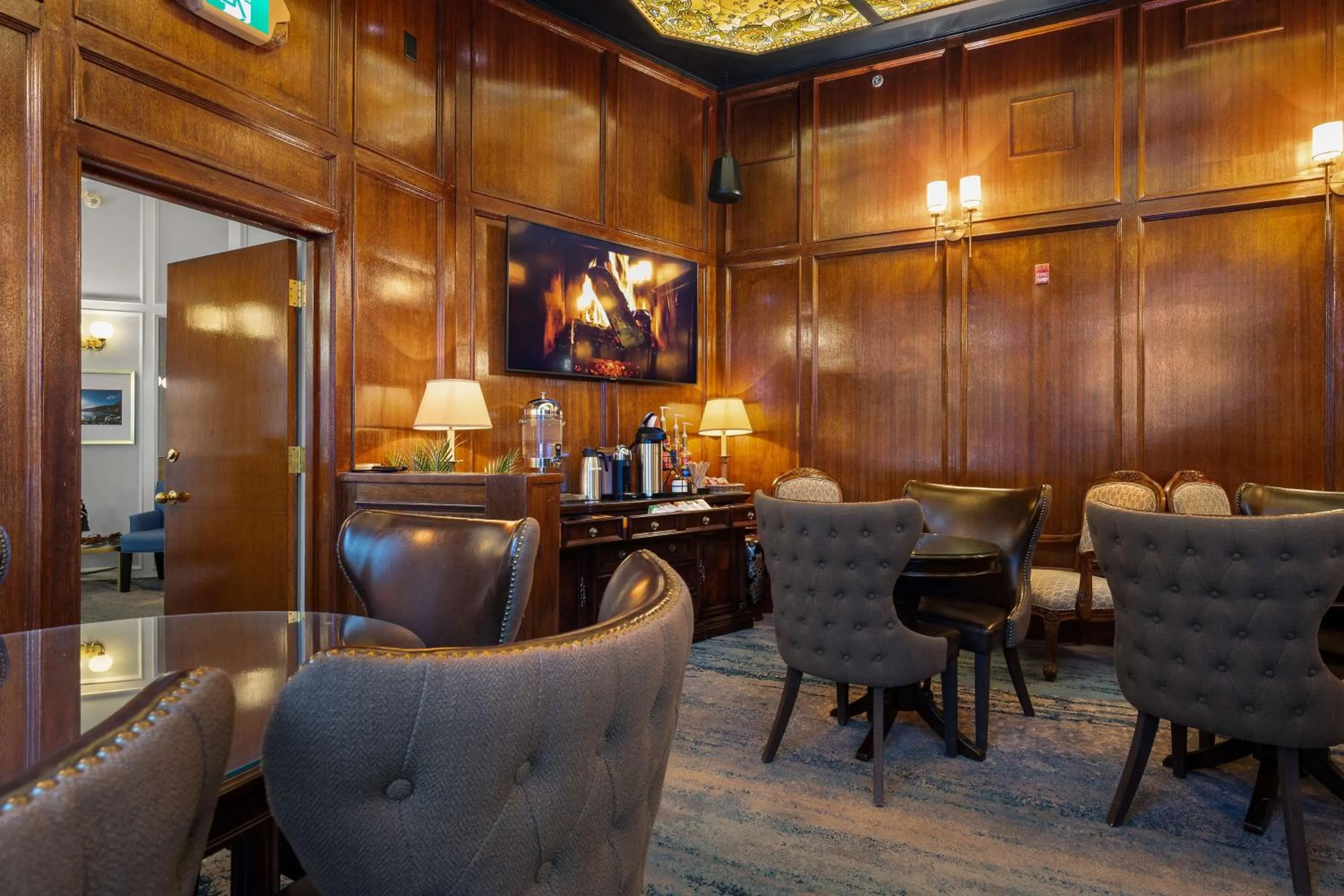 Lobby or reception in Crown Columbia Hotel; BW Premier Collection