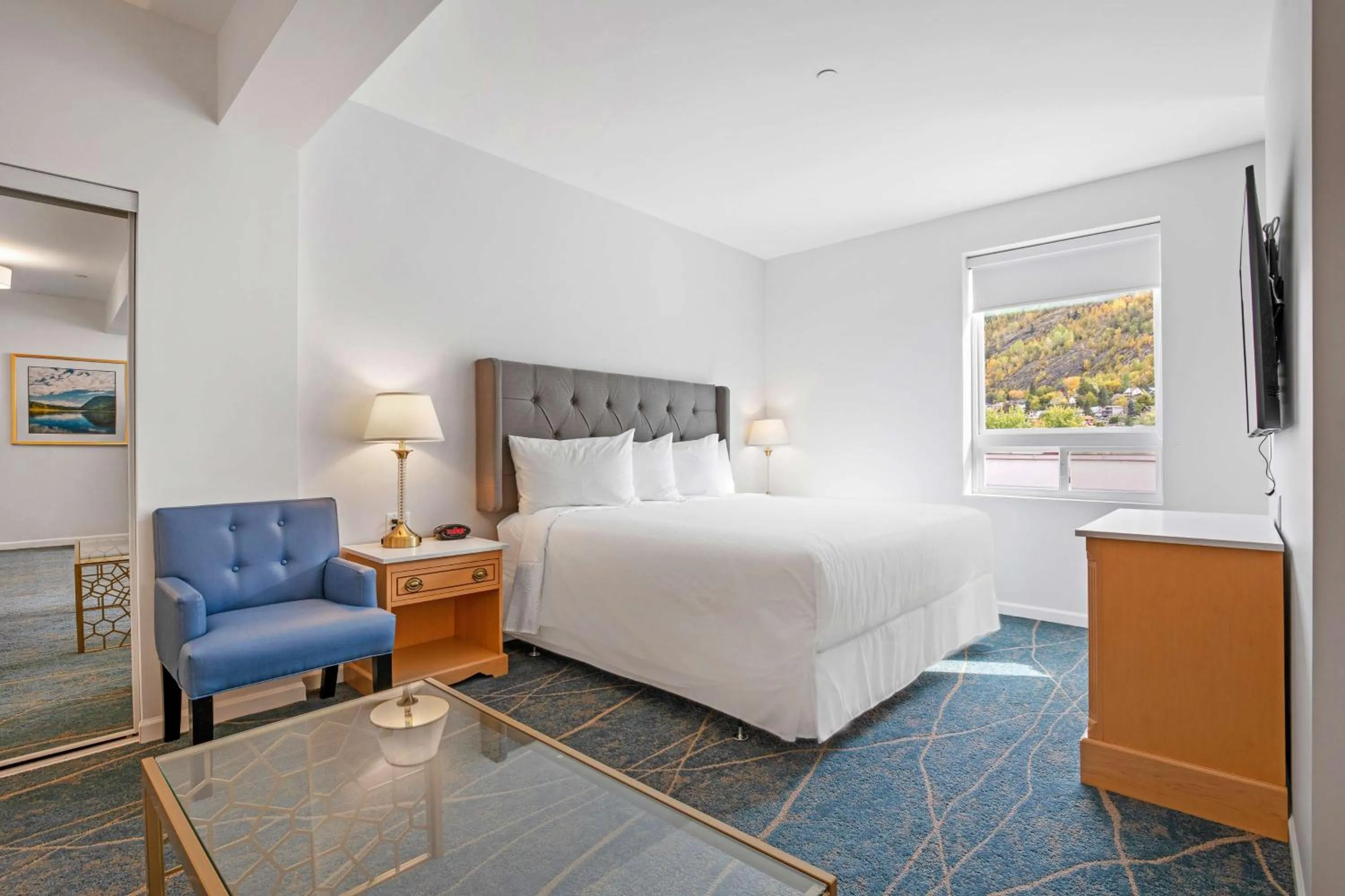 Bedroom, Bed in Crown Columbia Hotel; BW Premier Collection