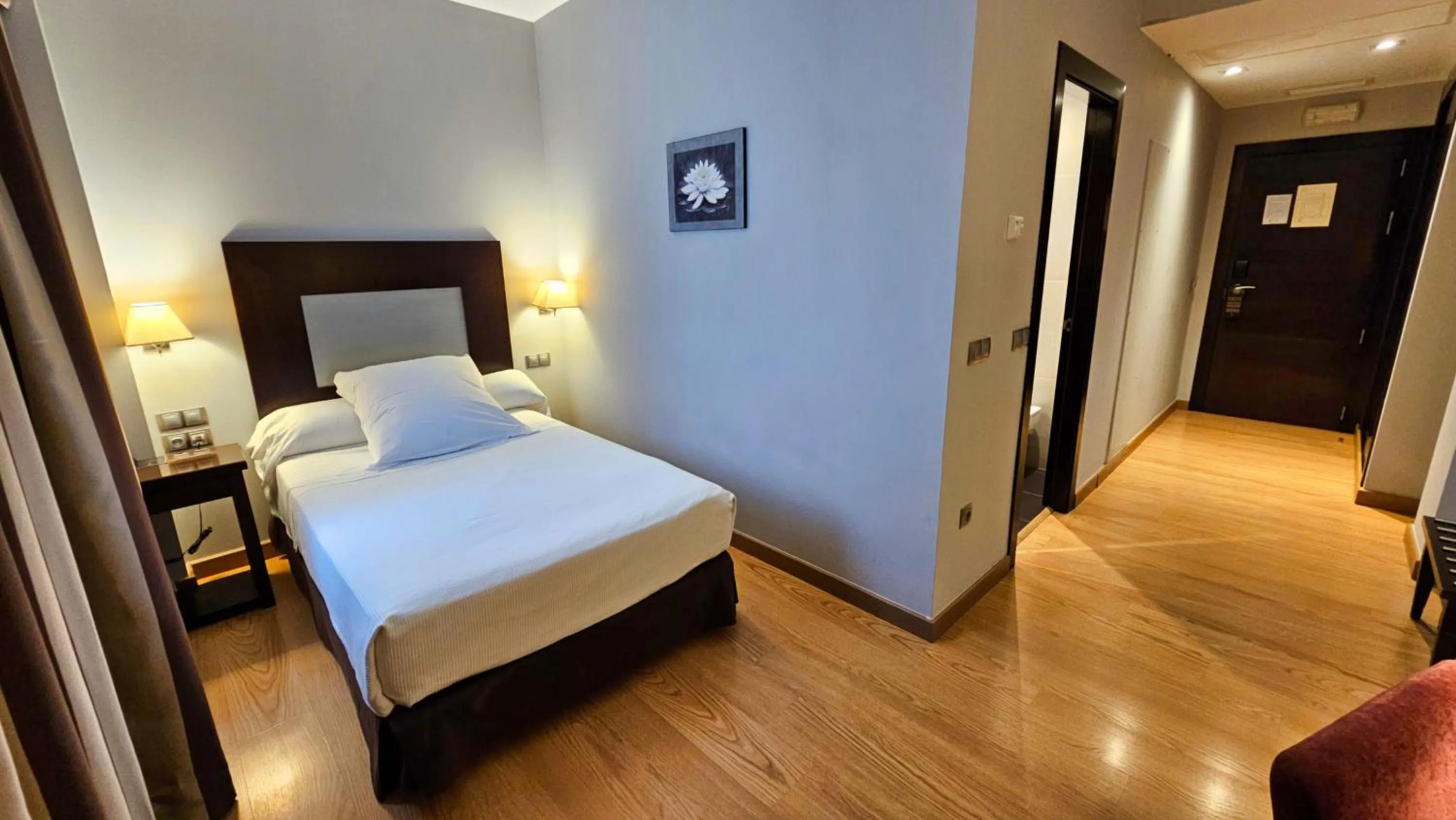 Bathroom, Bed in Las Bóvedas