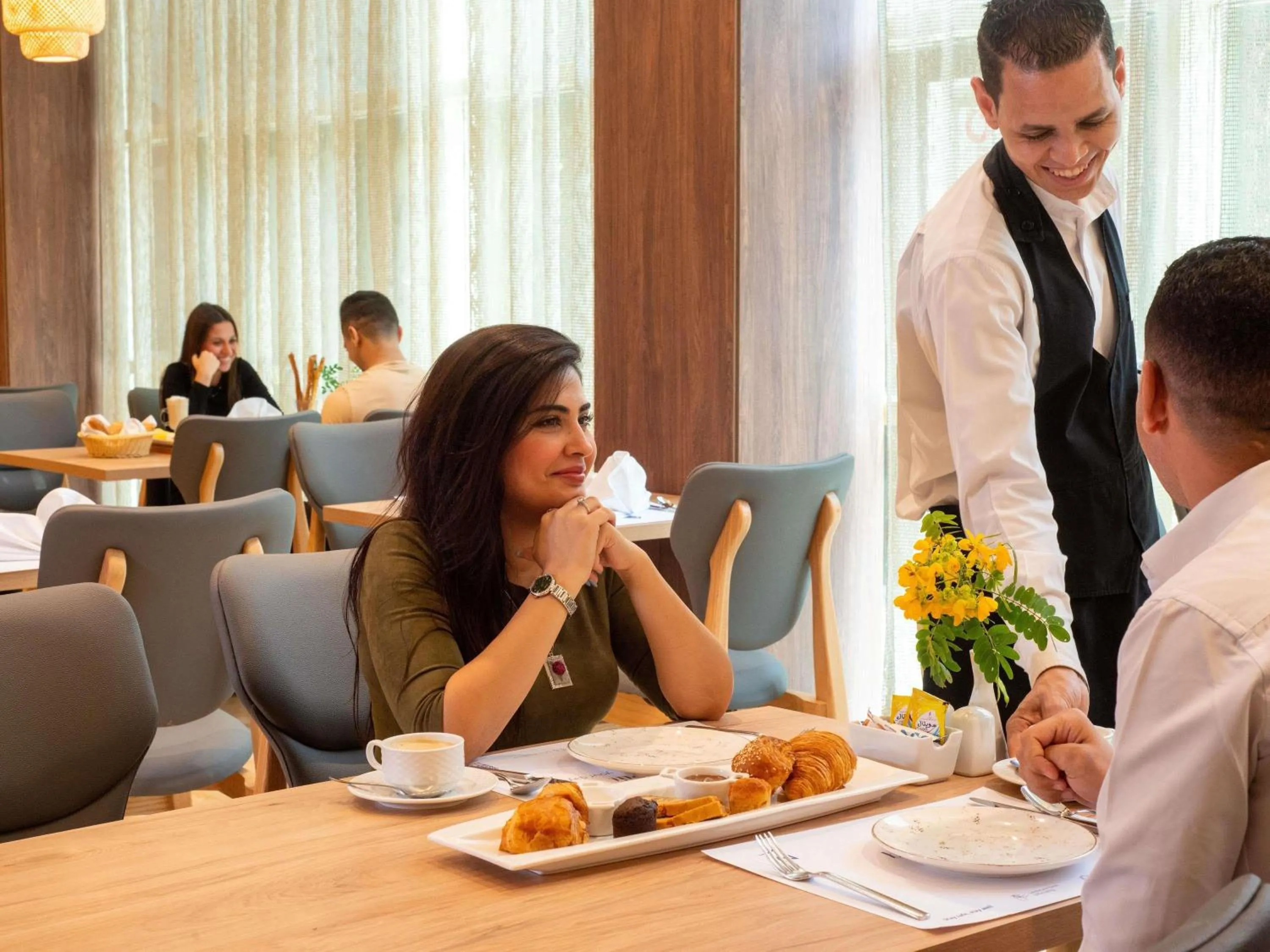 Restaurant/places to eat in Novotel Cairo El Borg