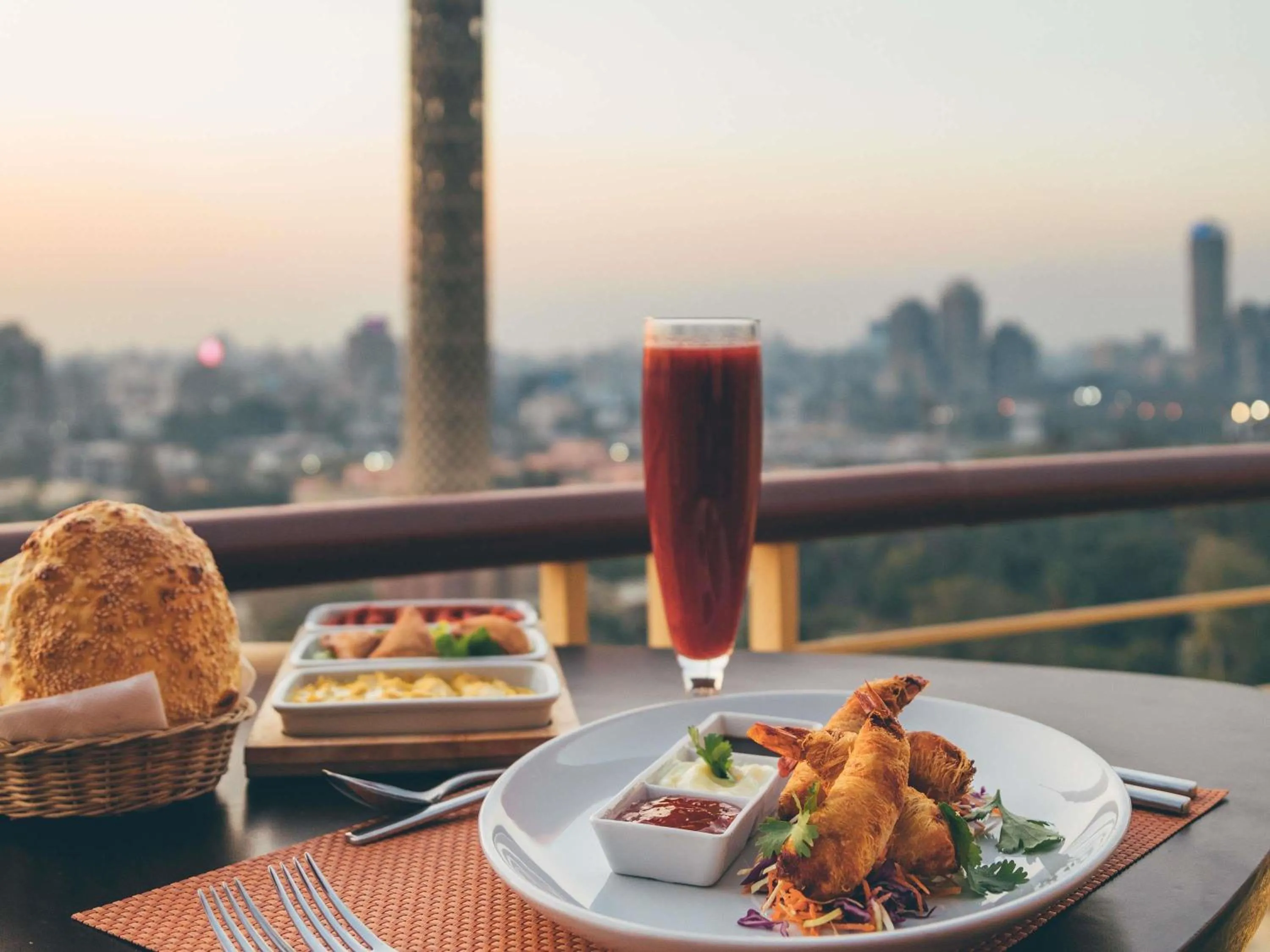 Restaurant/places to eat in Novotel Cairo El Borg