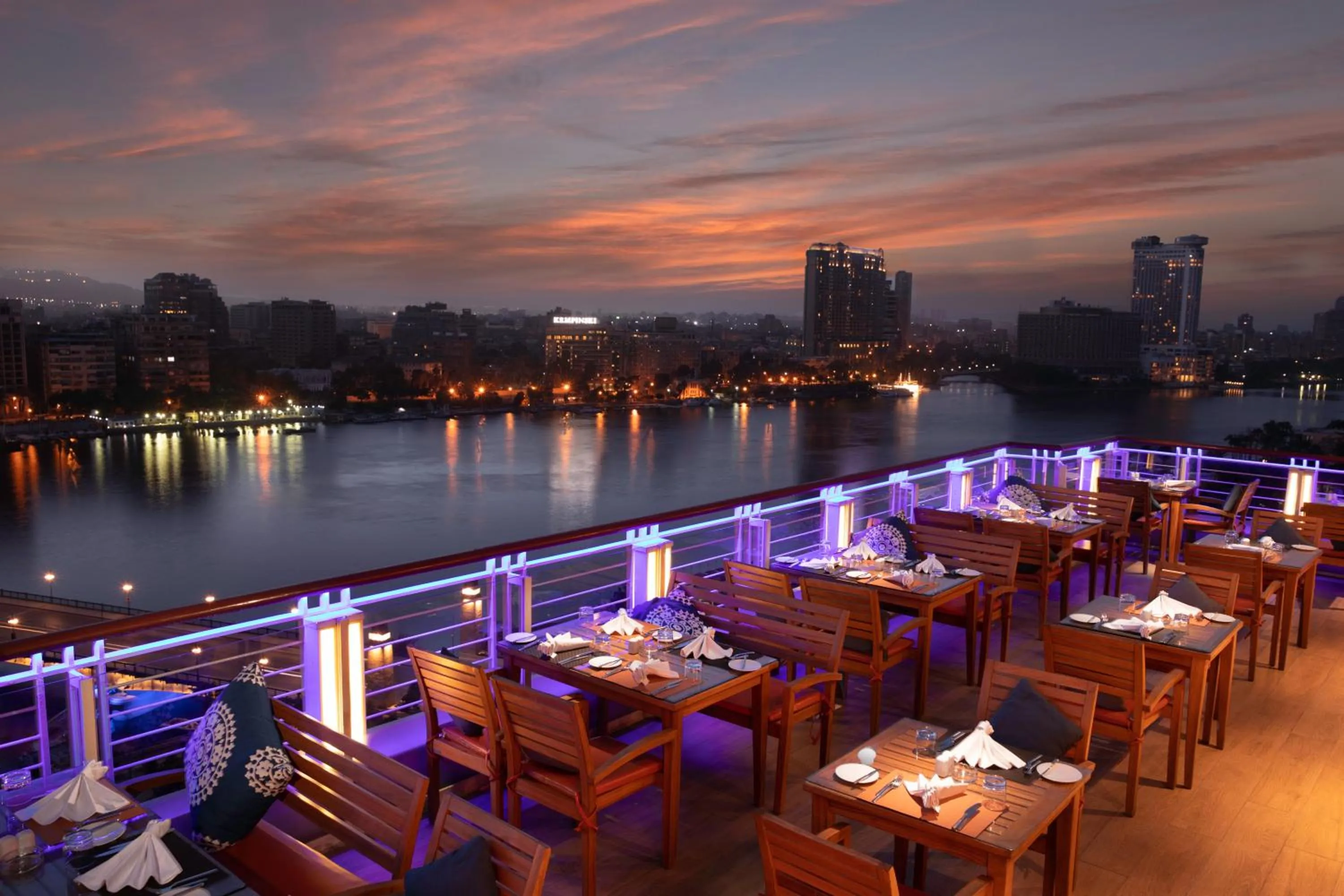 Restaurant/places to eat in Novotel Cairo El Borg