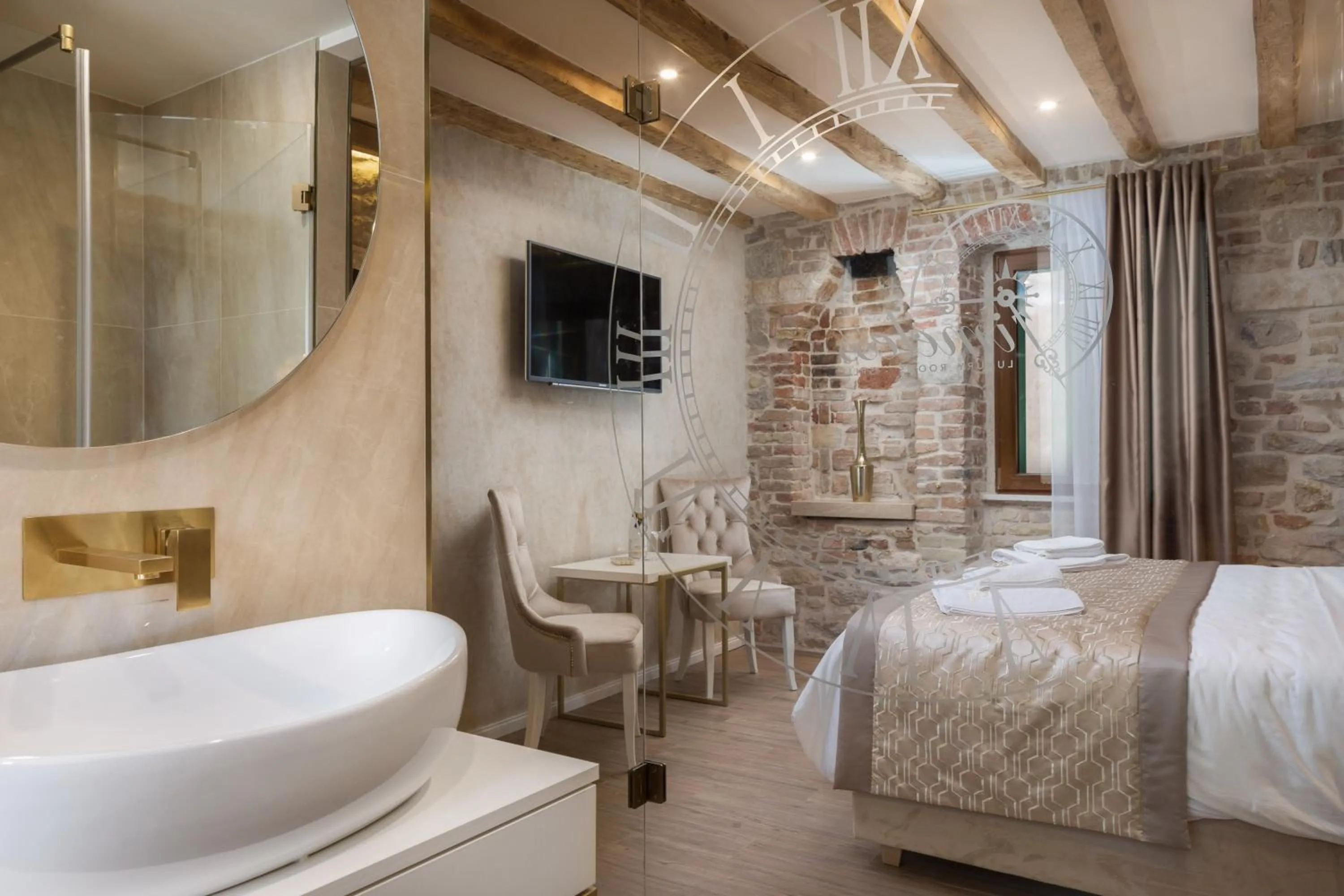 Bedroom, Bed in Le Premier Luxury Rooms