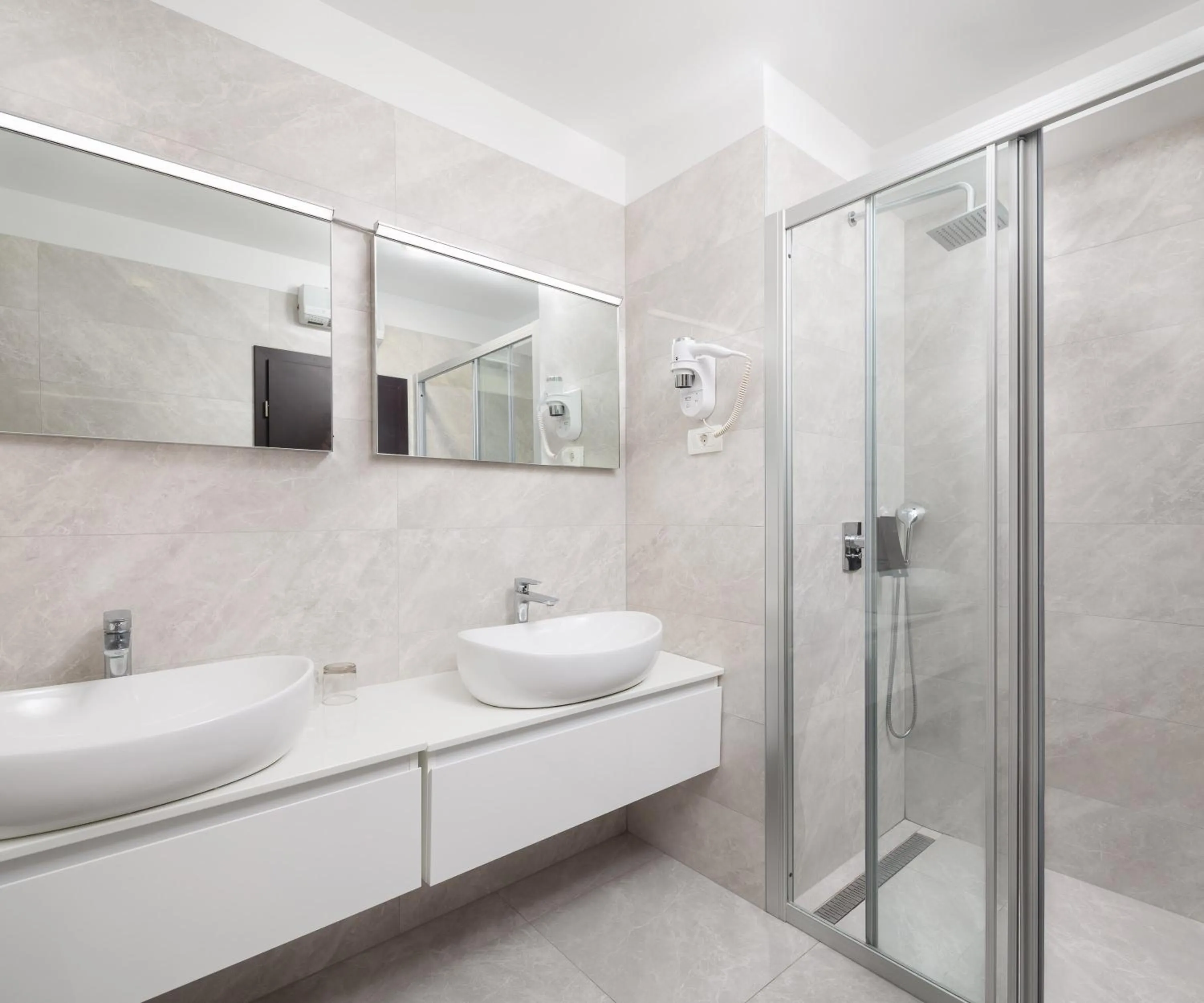 Bathroom in Le Premier Luxury Rooms