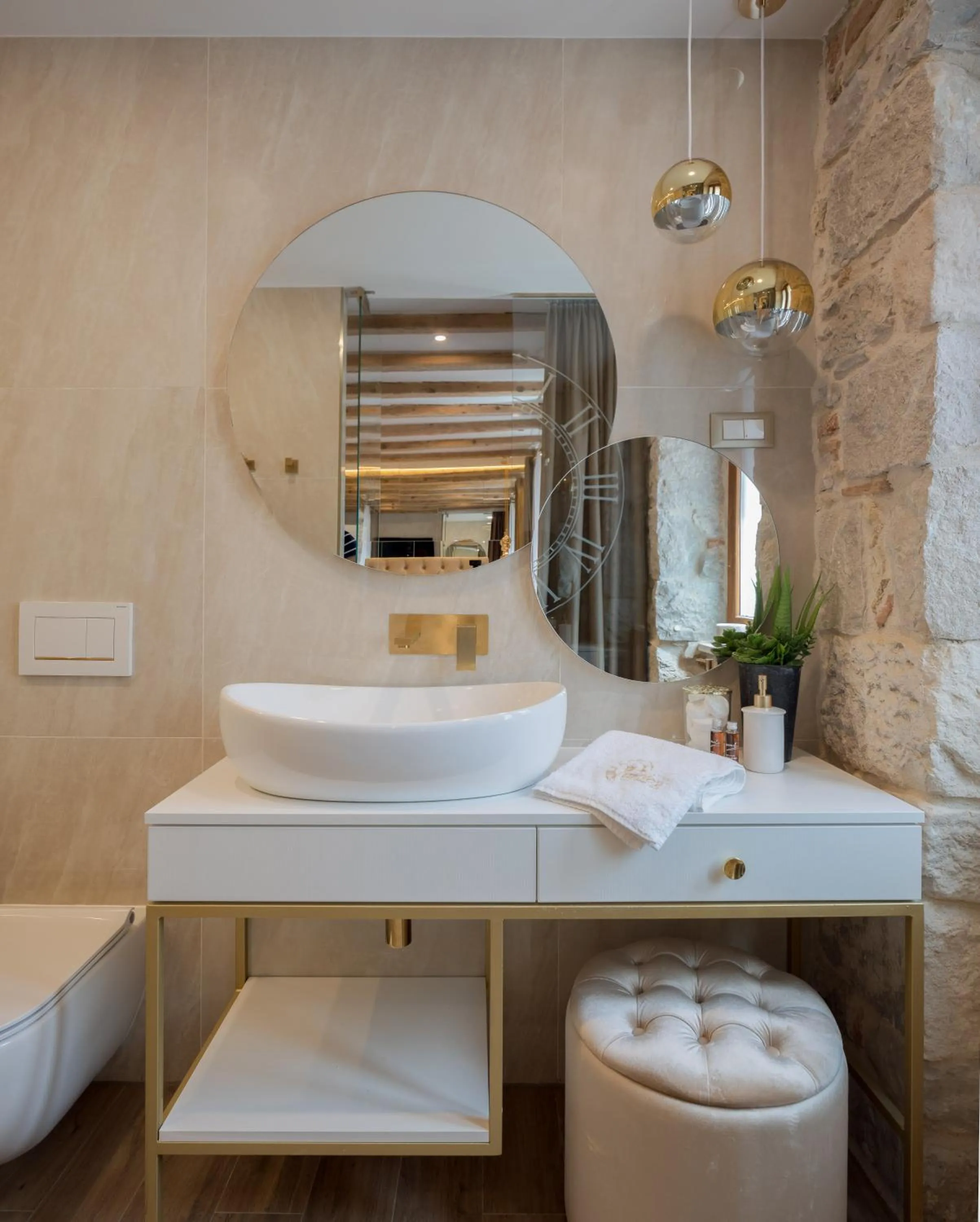 Bathroom in Le Premier Luxury Rooms